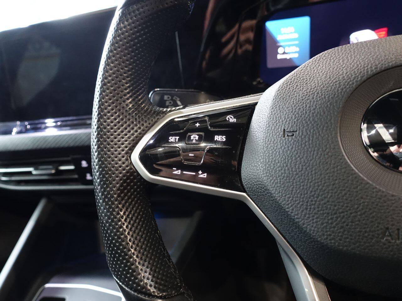 Volkswagen Golf - Image 12