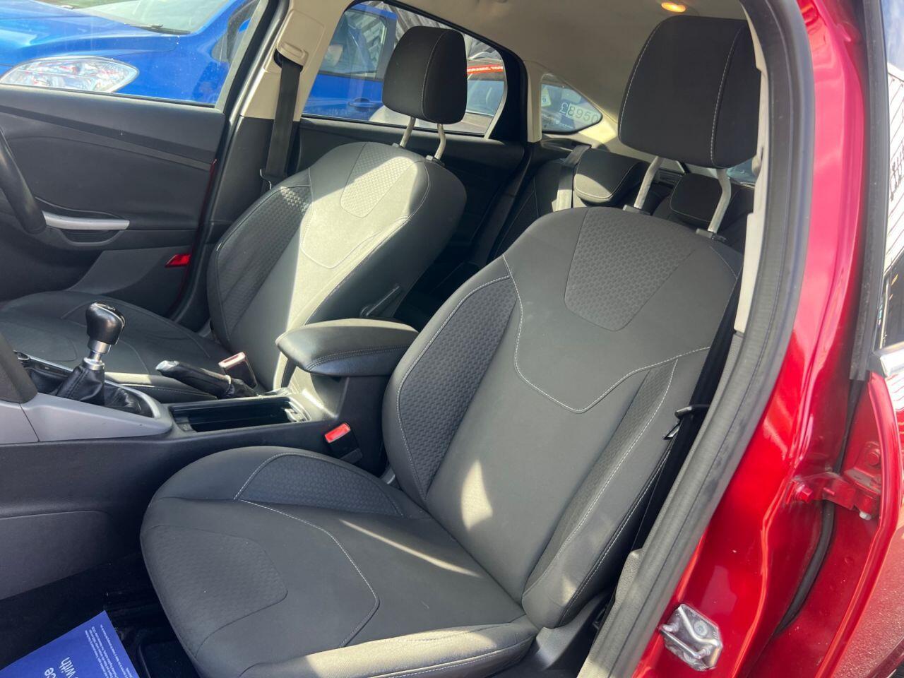 Ford Focus - Image 17