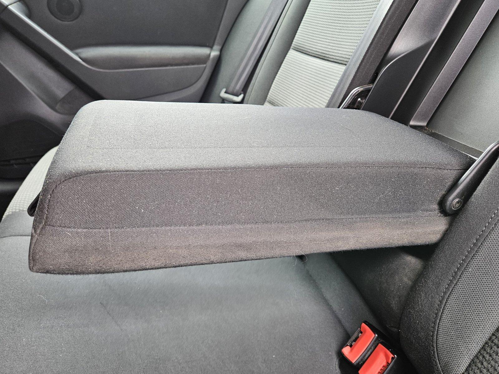 Volkswagen Golf - Image 20