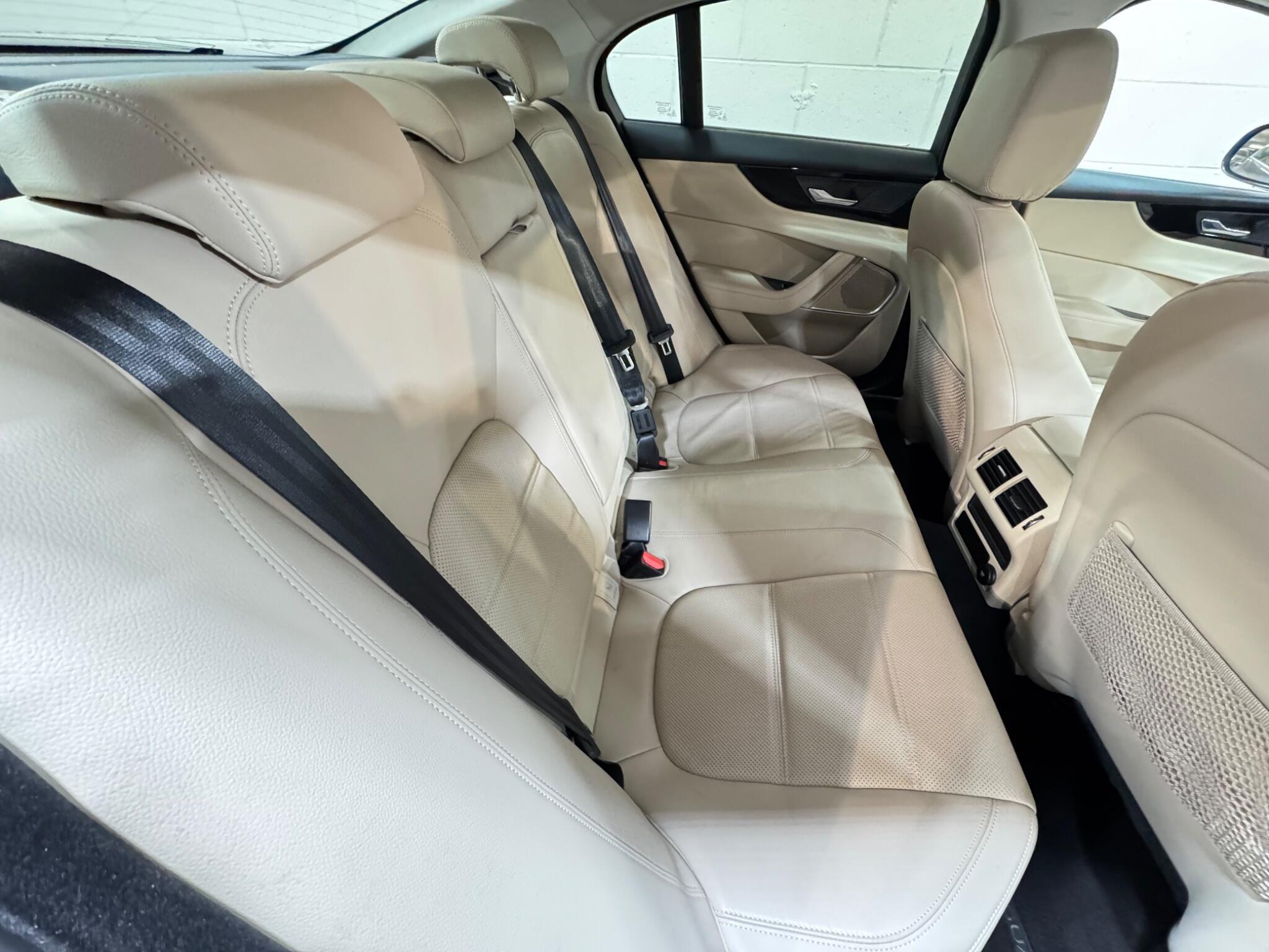 Jaguar XE - Image 12