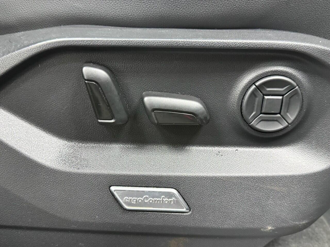 Volkswagen Touareg - Image 18