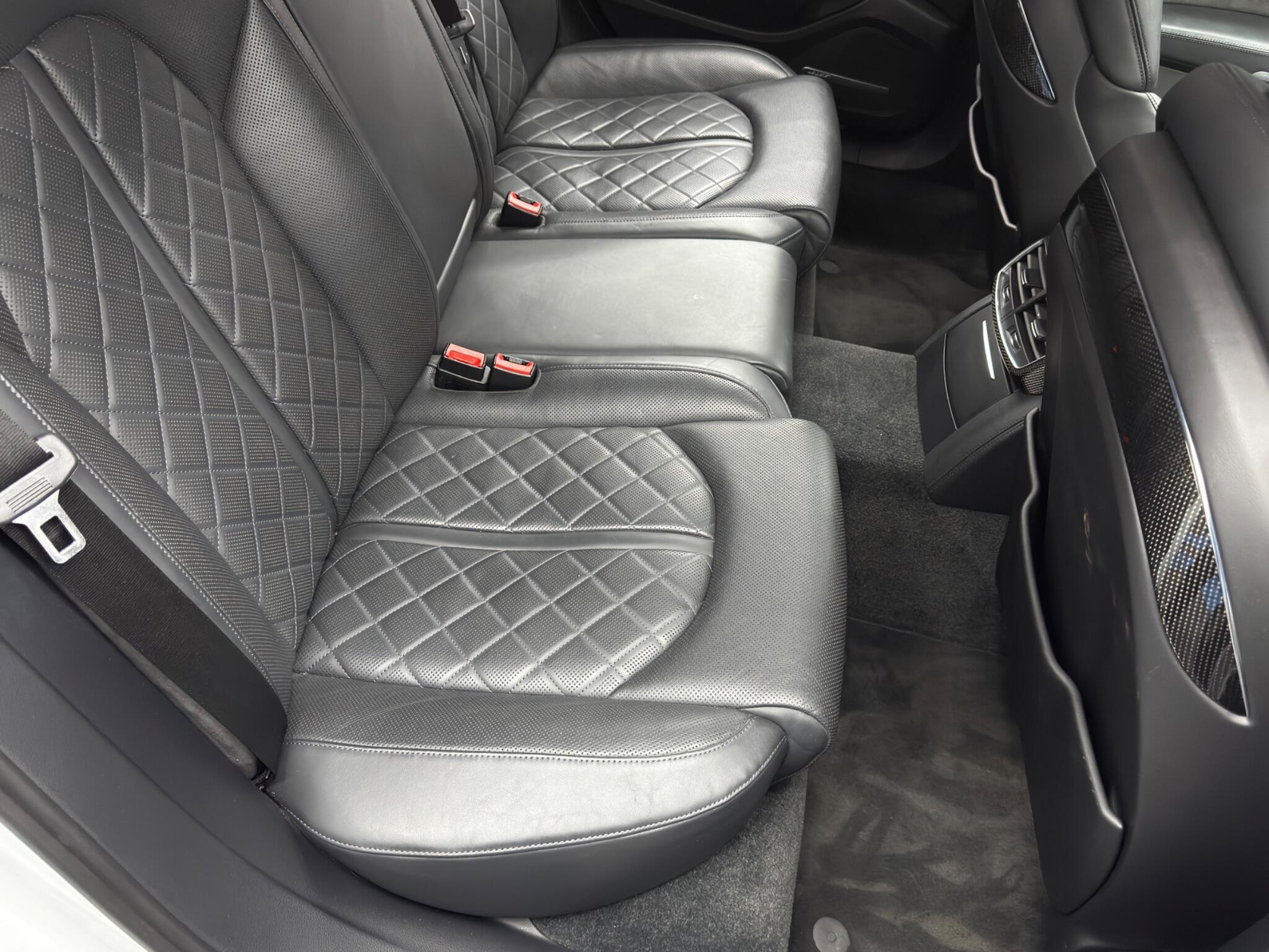 Audi S8 - Image 16