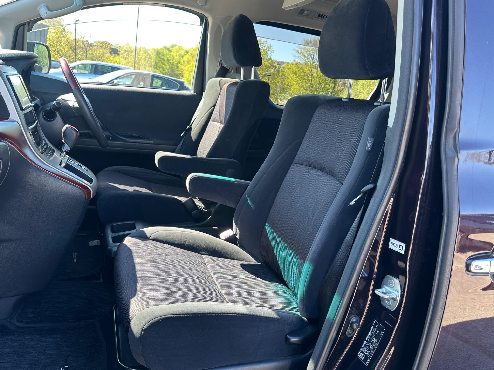 Toyota Vellfire - Image 17