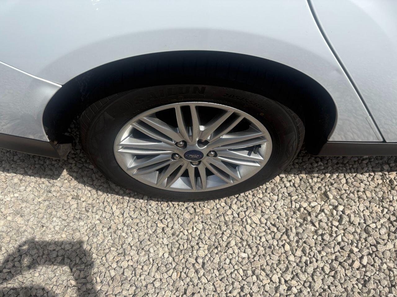 Ford Focus - Image 16
