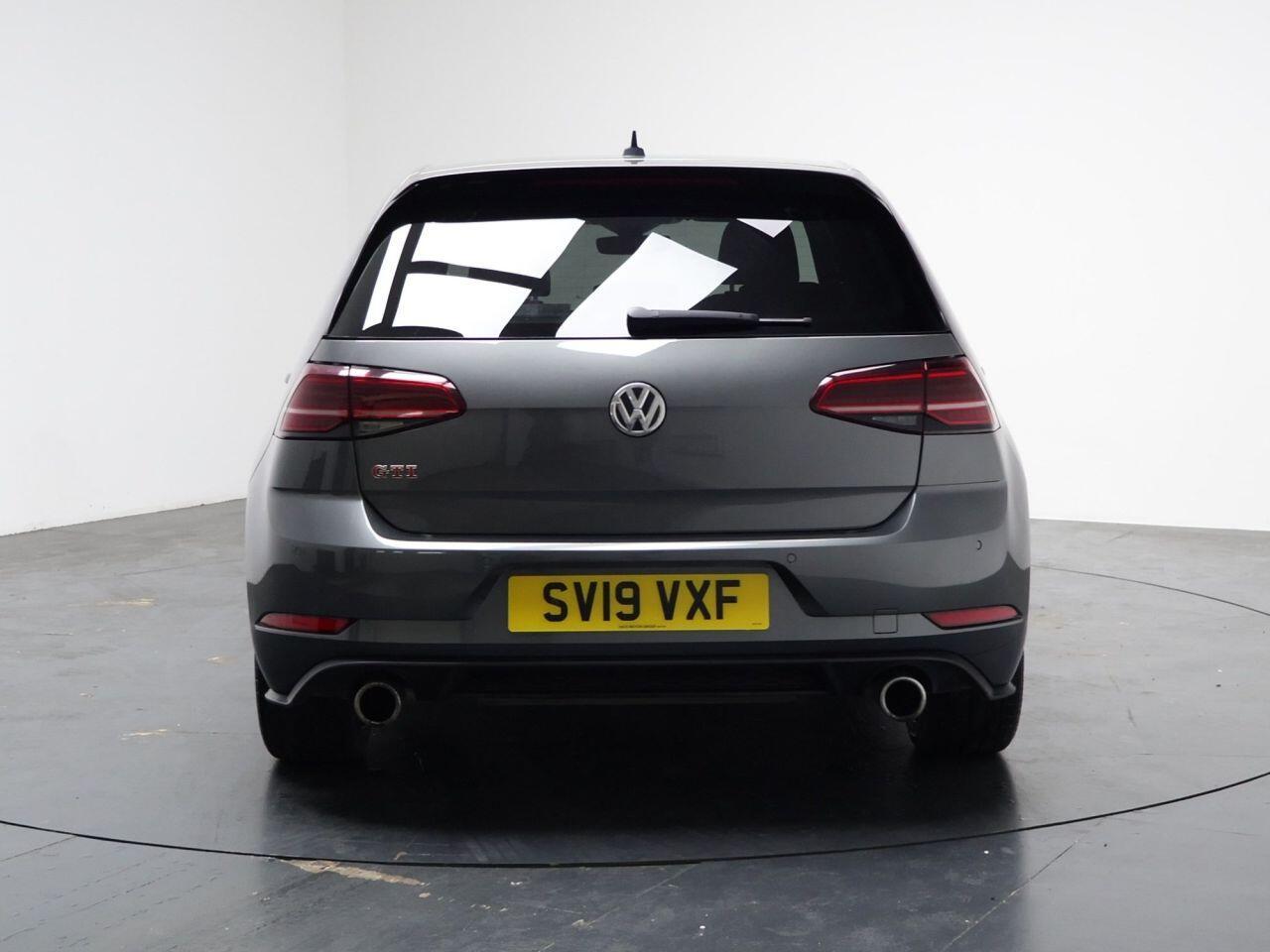 Volkswagen Golf - Image 11