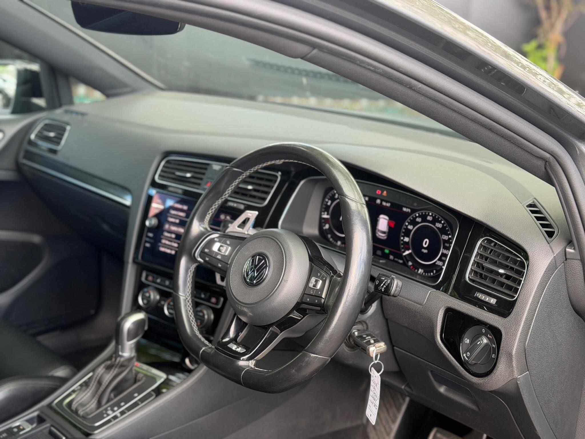 Volkswagen Golf - Image 5