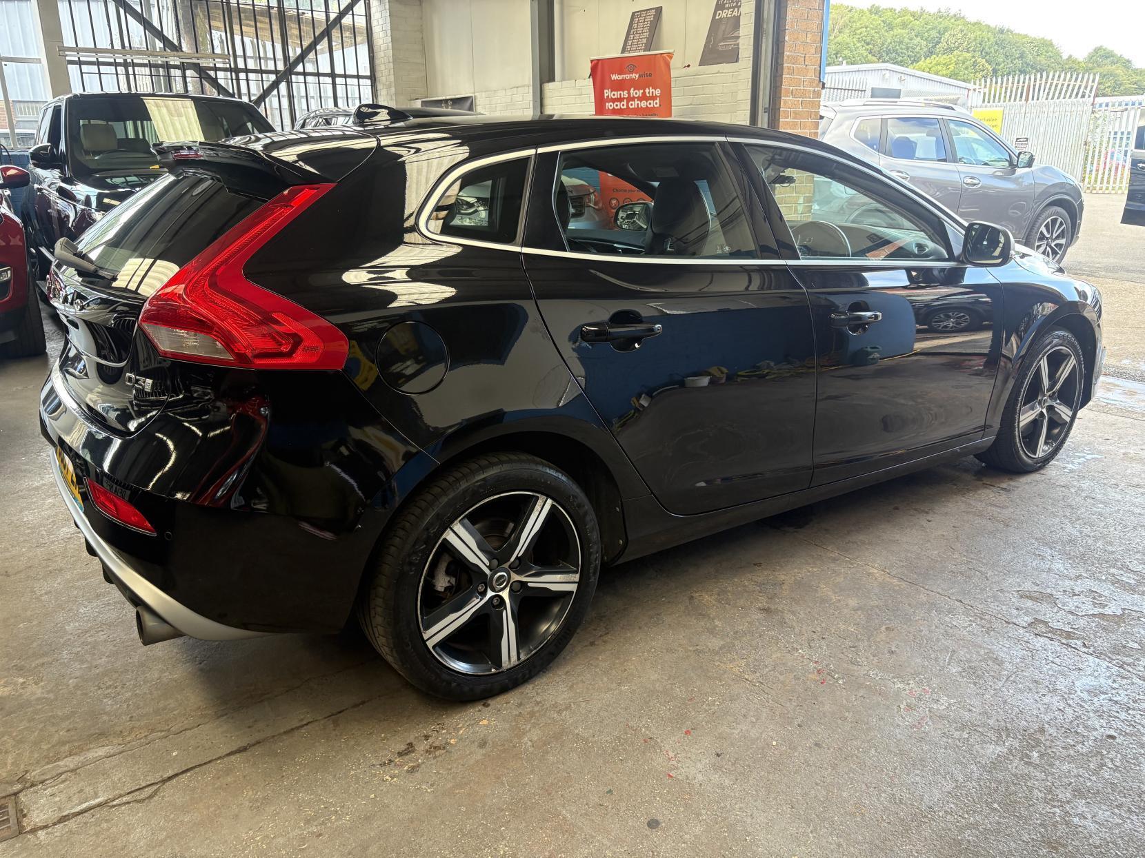Volvo V40 - Image 8