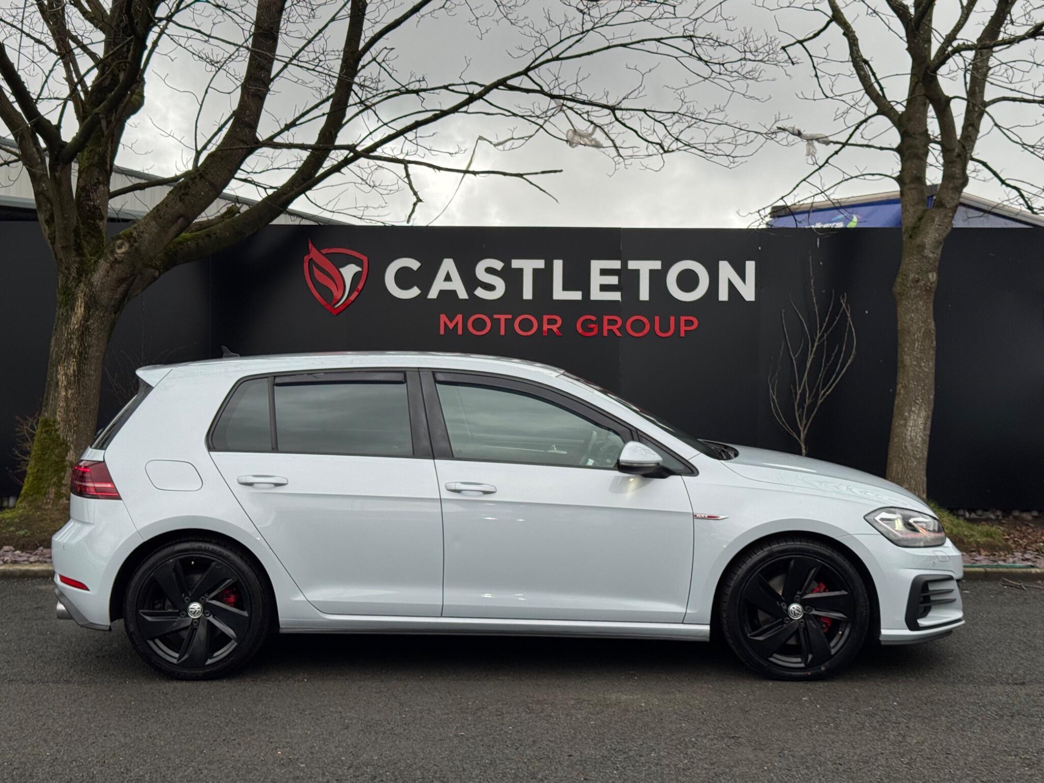 Volkswagen Golf - Image 11