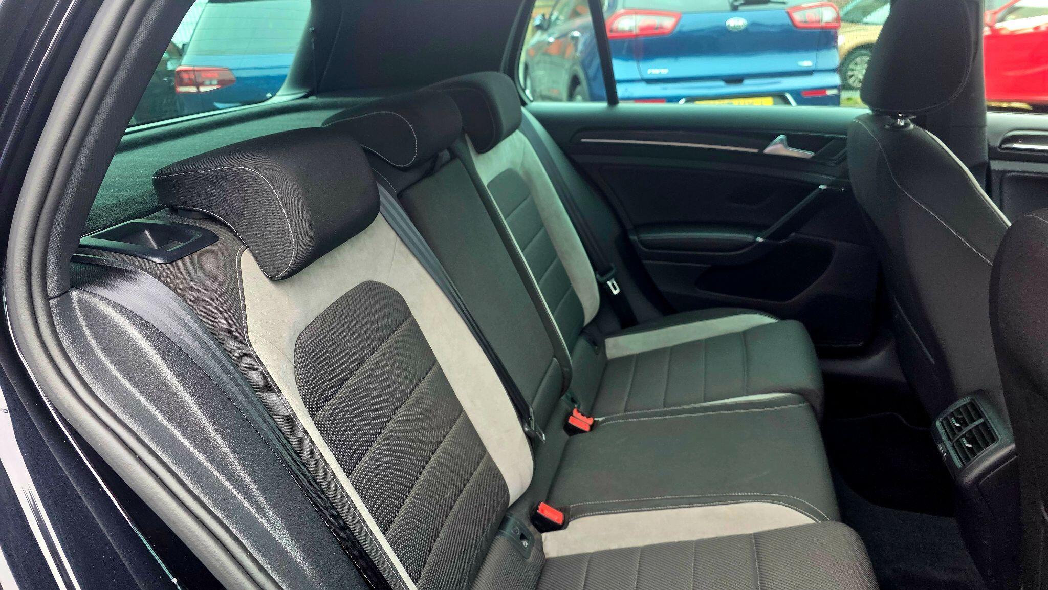 Volkswagen Golf - Image 20