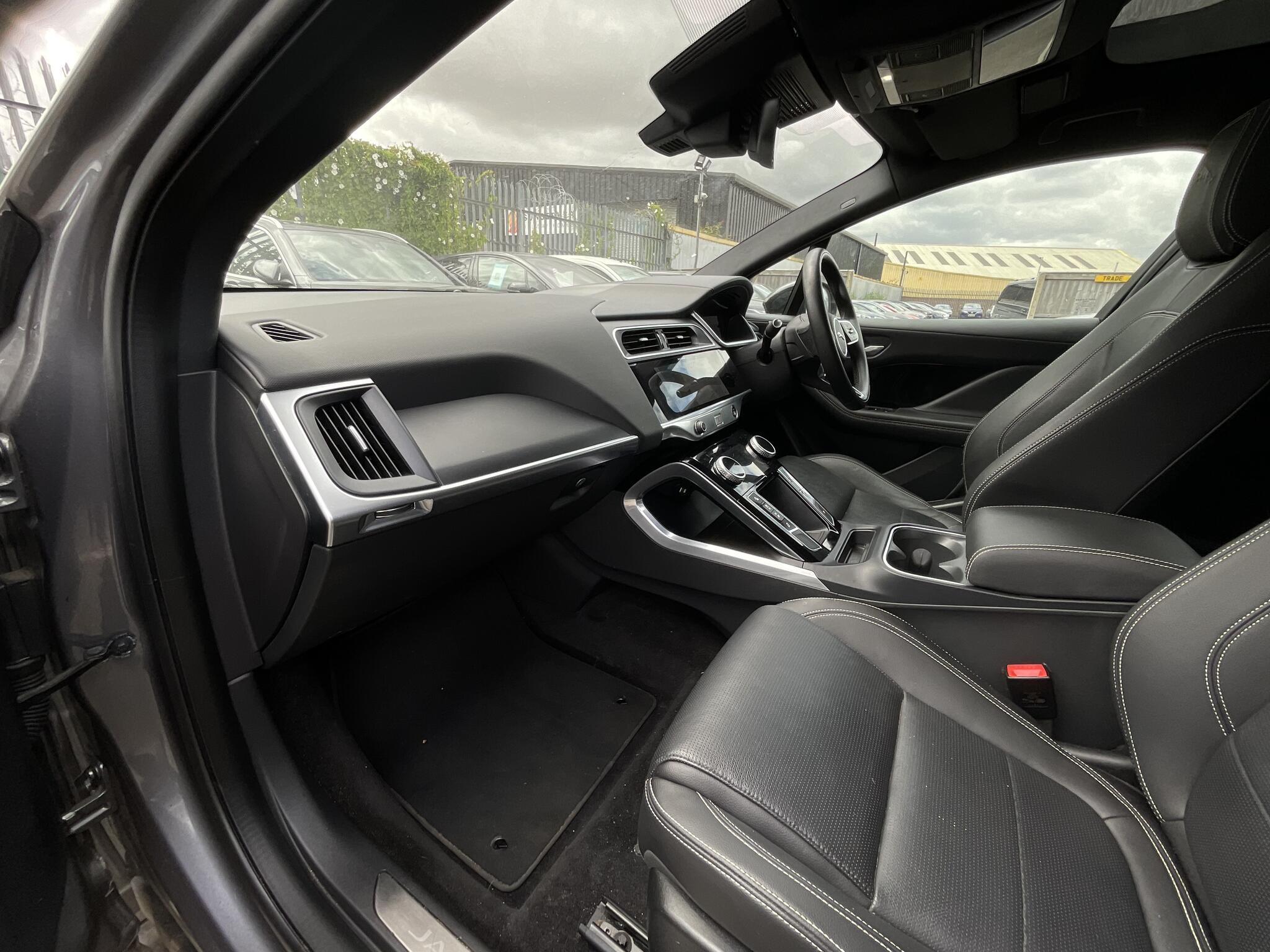 Jaguar I-Pace - Image 12
