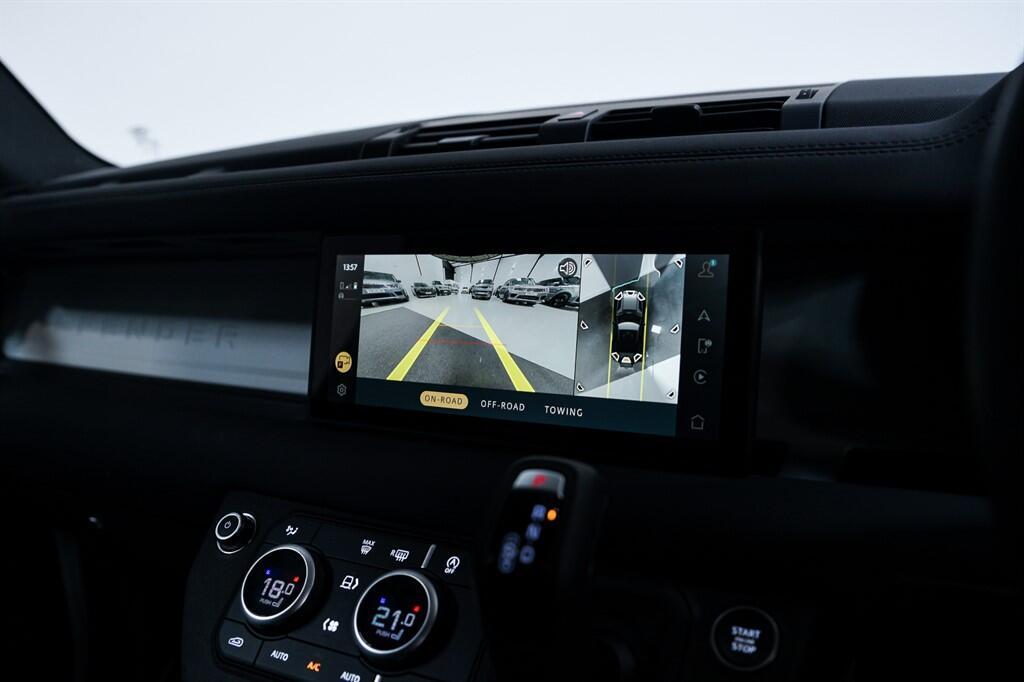 Land Rover Defender 90 - Image 35