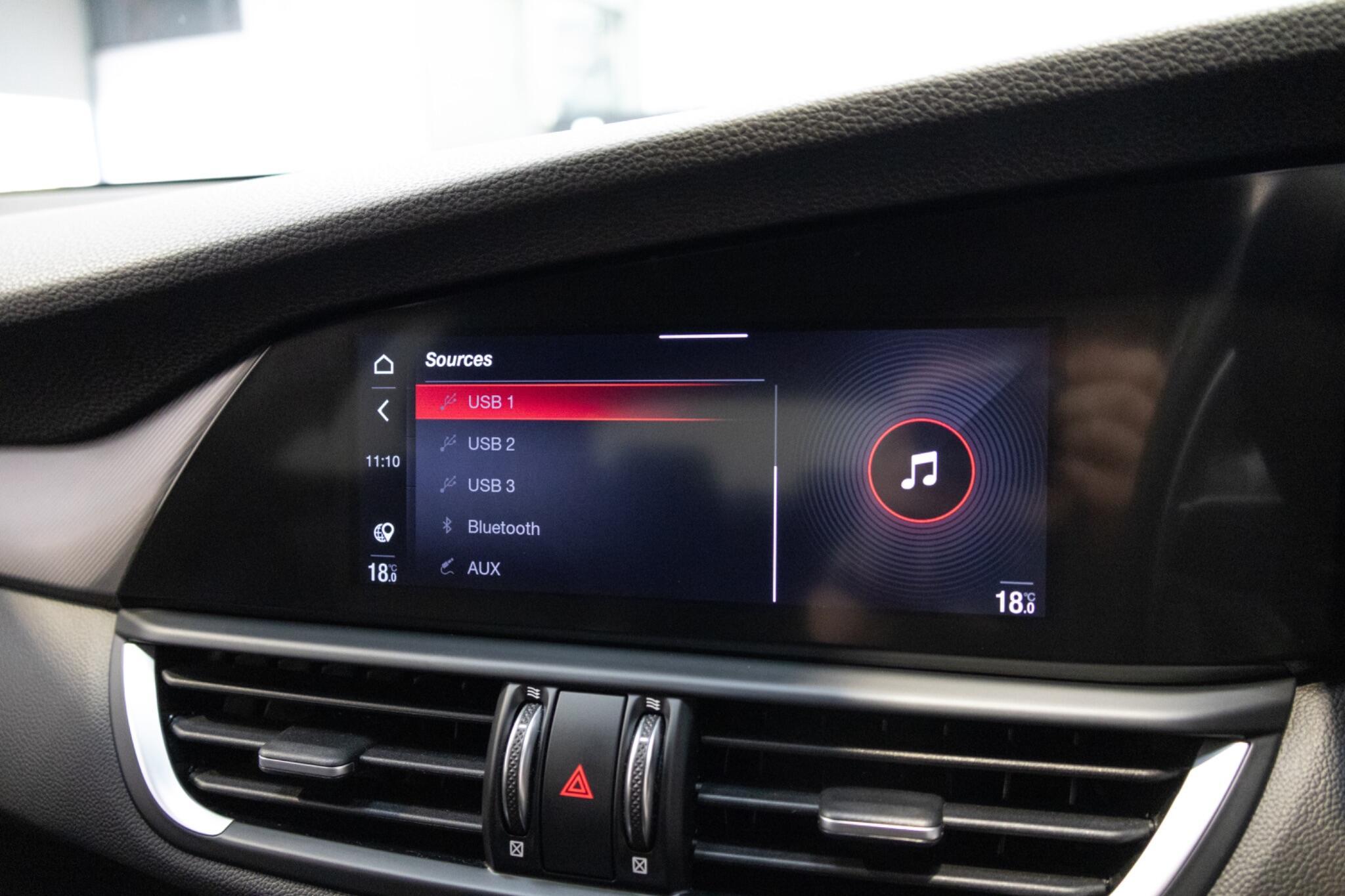 Alfa Romeo Giulia - Image 30