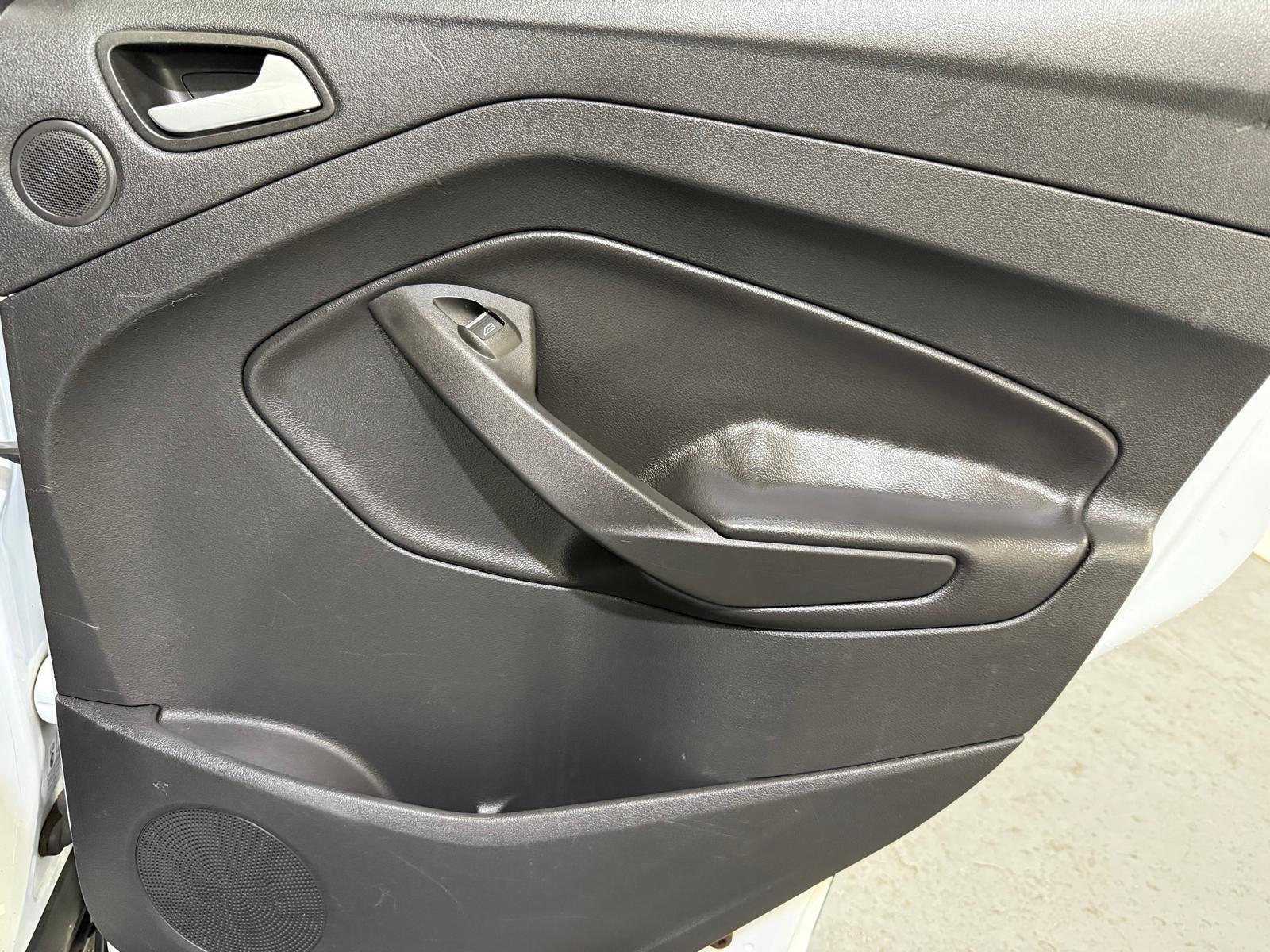 Ford Kuga - Image 37