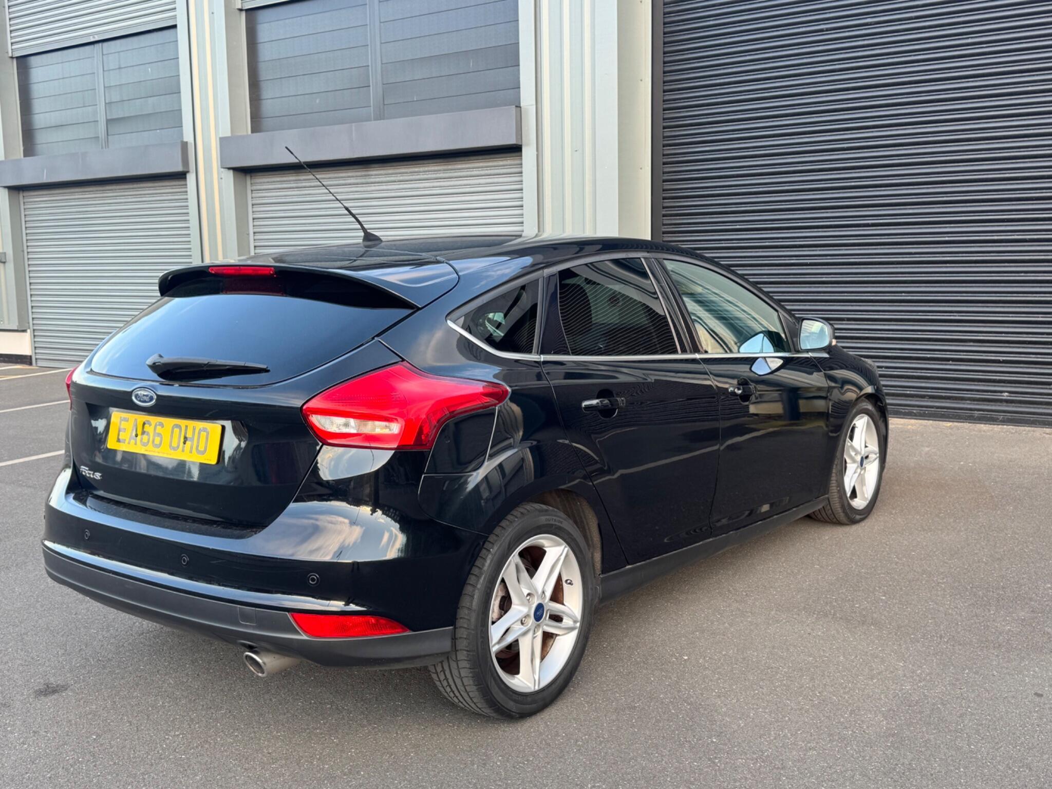 Ford Focus - Image 8