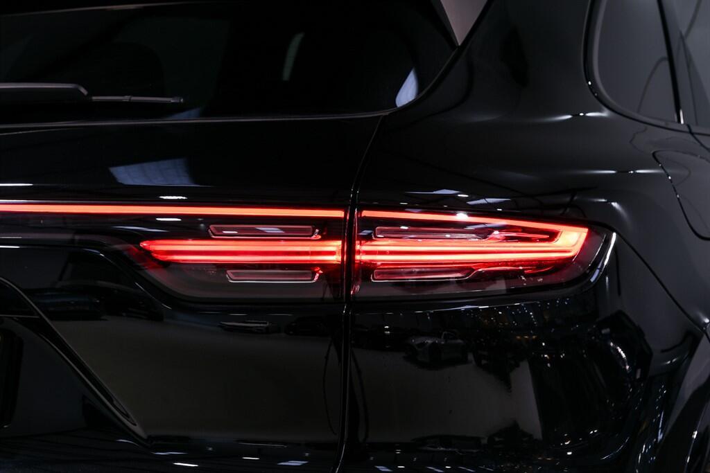 Porsche Cayenne - Image 14