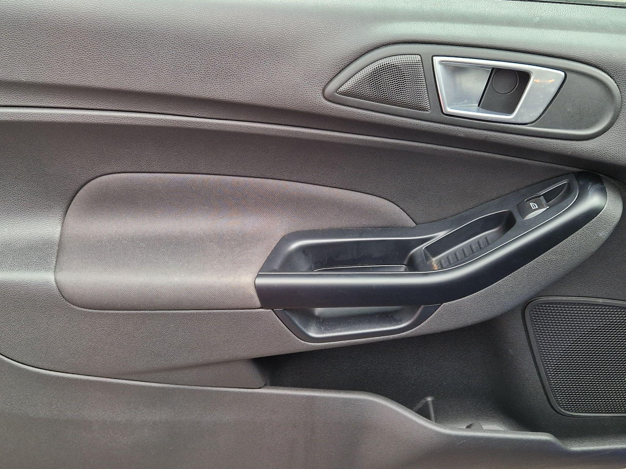 Ford Fiesta - Image 36