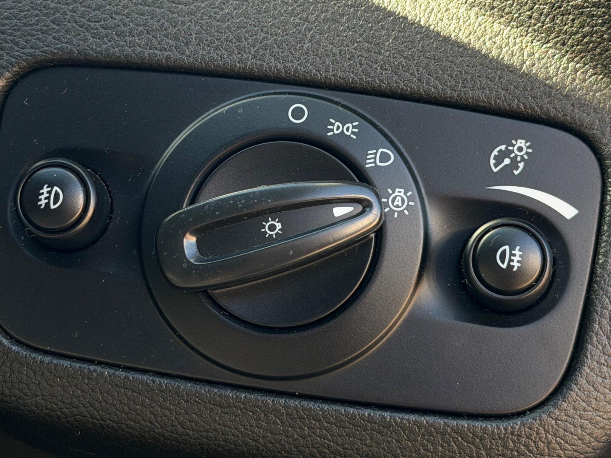 Ford Kuga - Image 25