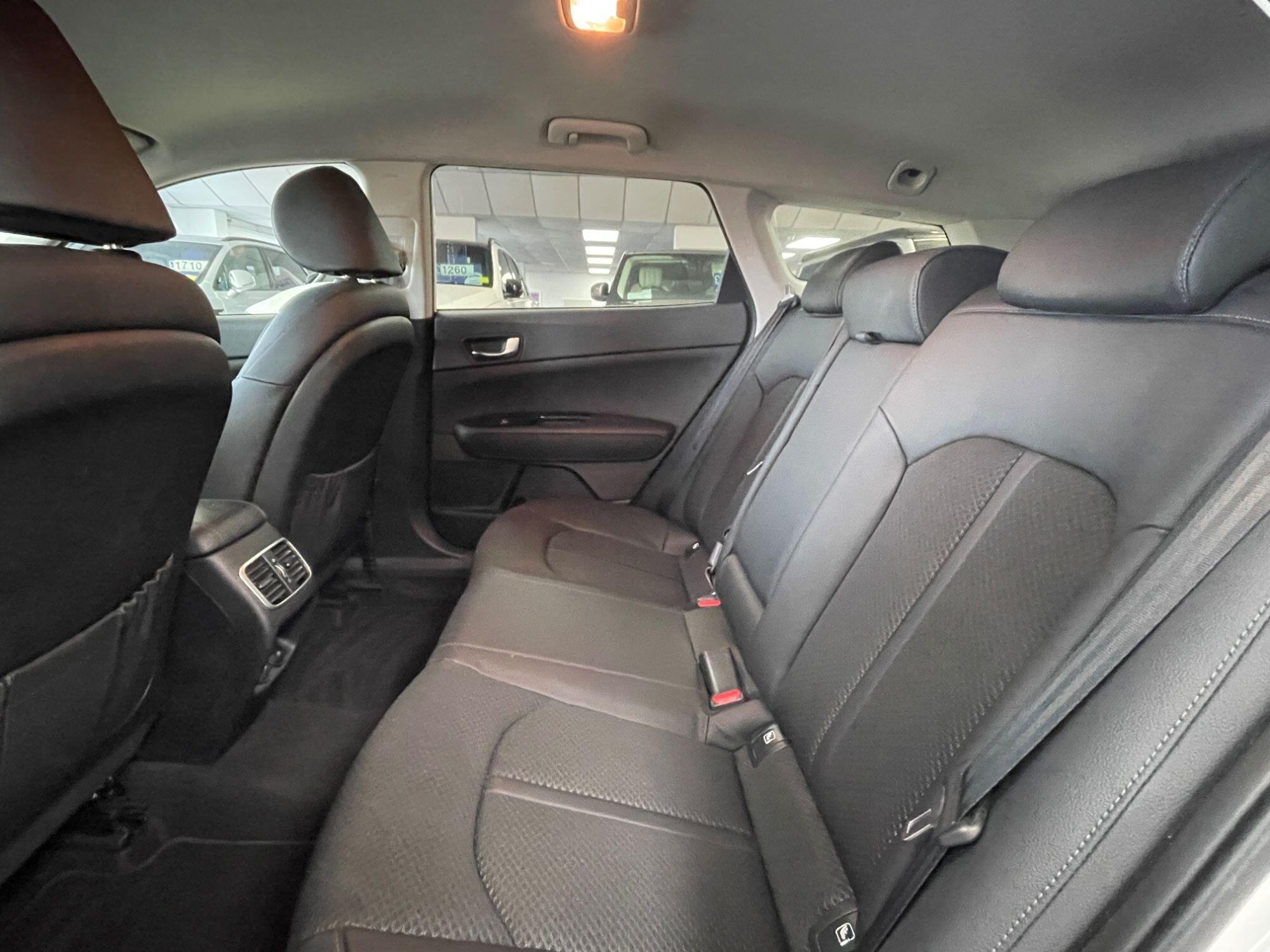 Kia Optima - Image 28