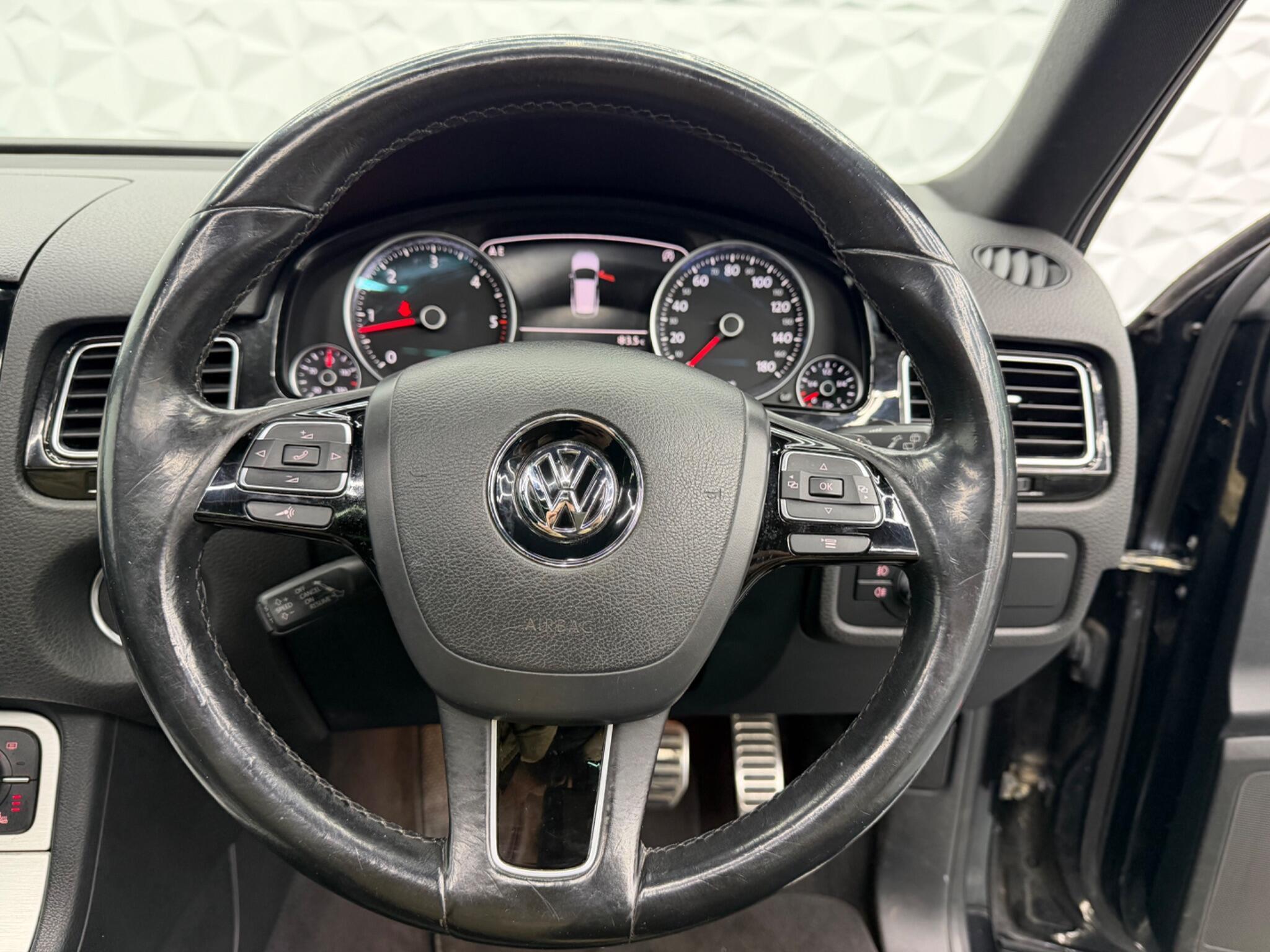 Volkswagen Touareg - Image 18