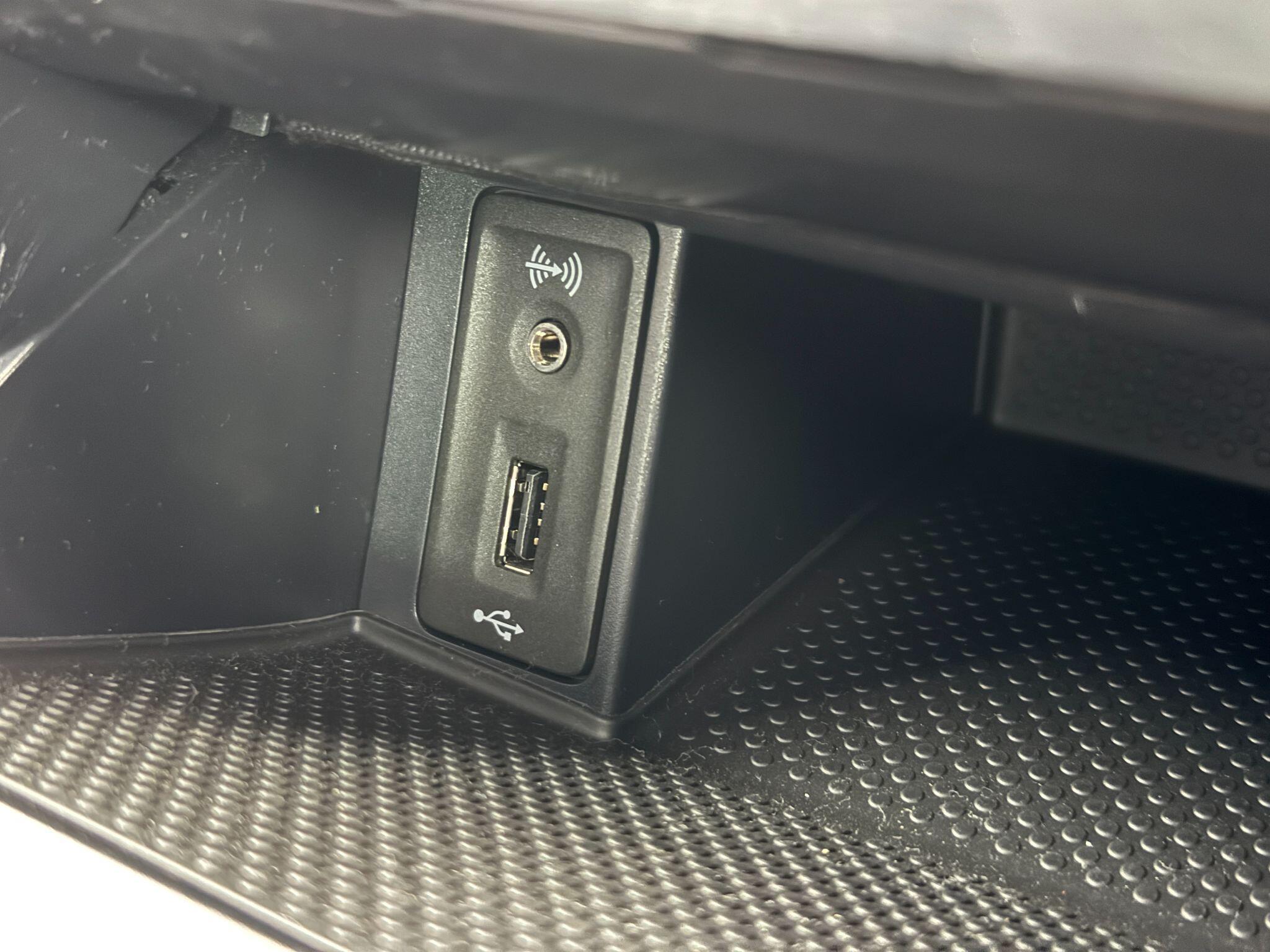 Volkswagen Golf - Image 56