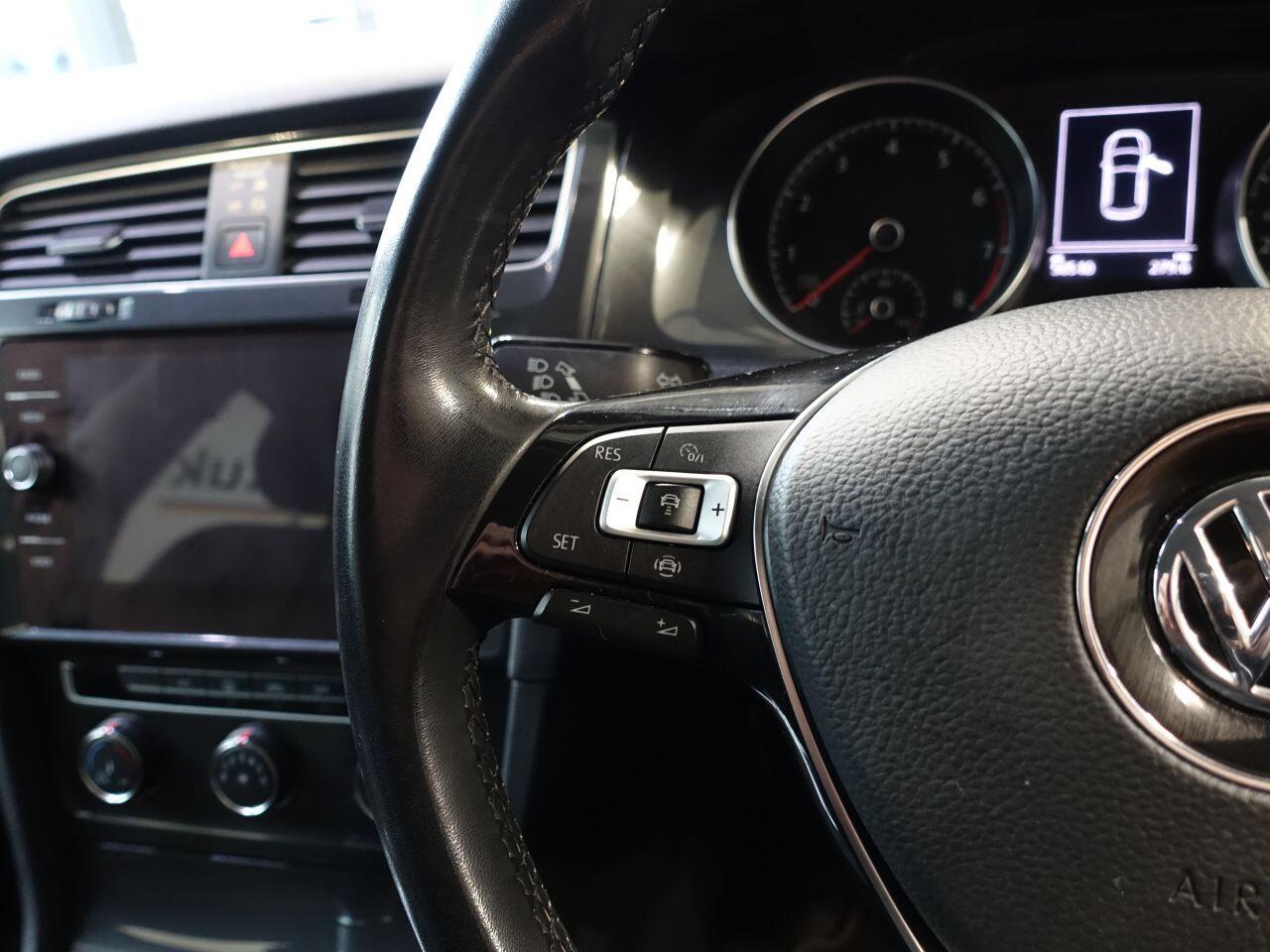 Volkswagen Golf - Image 19