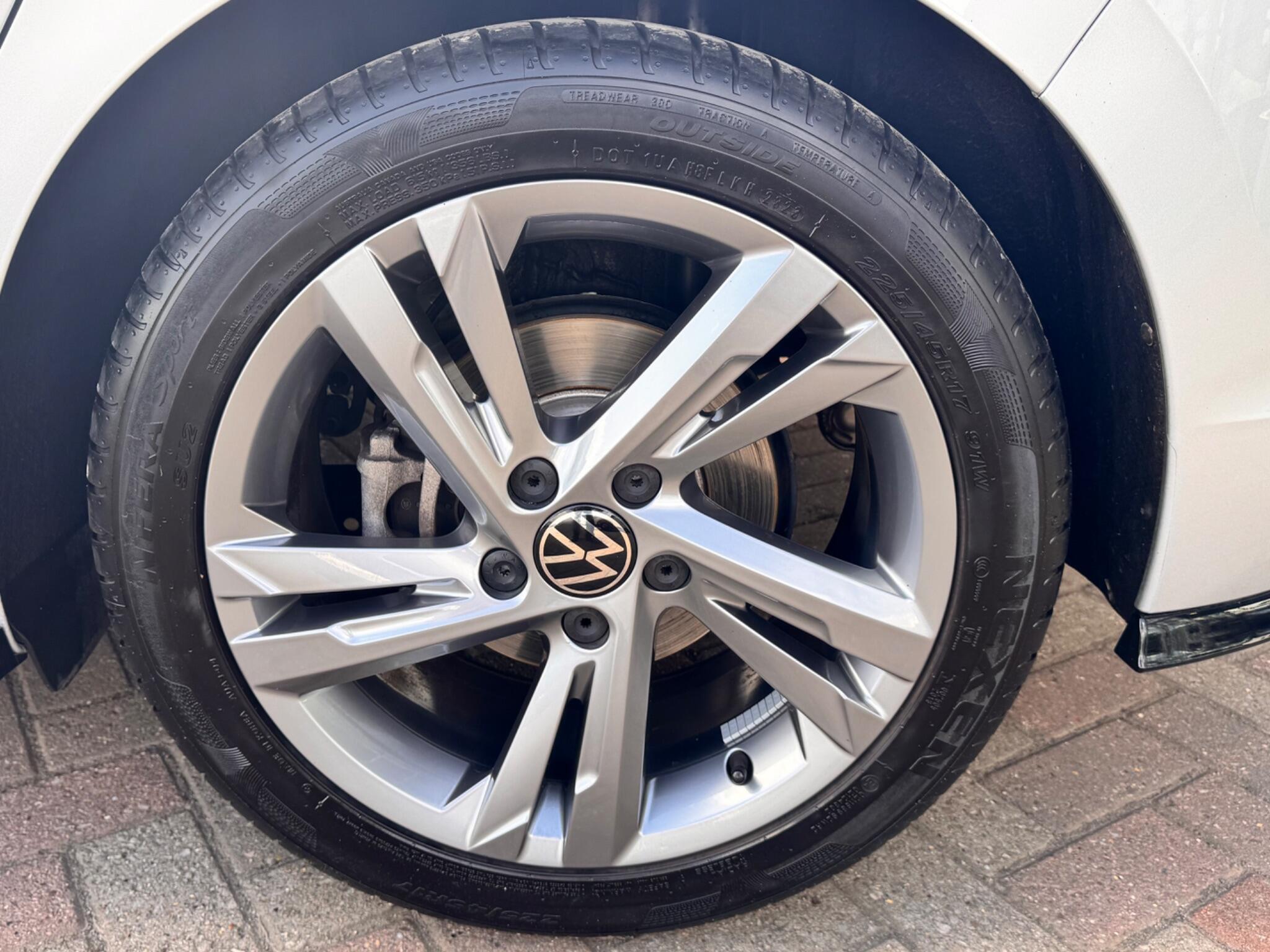 Volkswagen Golf - Image 20