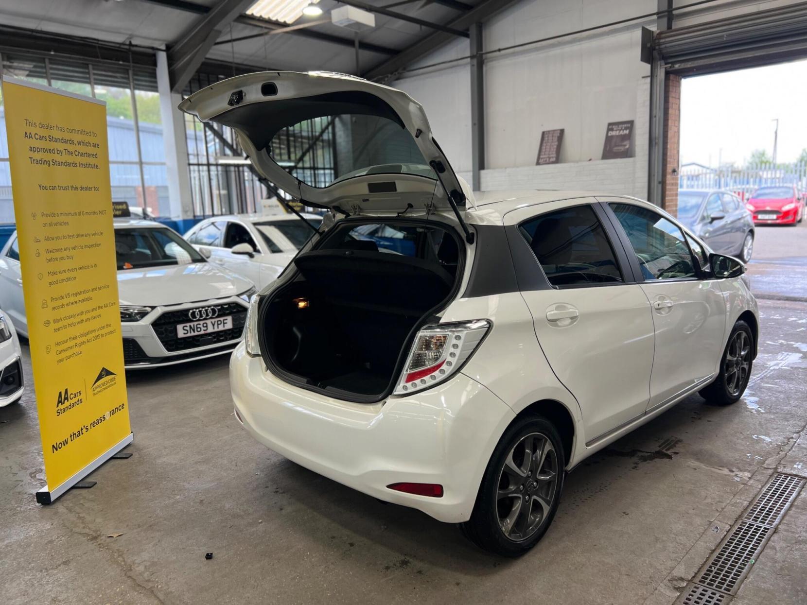Toyota Yaris - Image 12