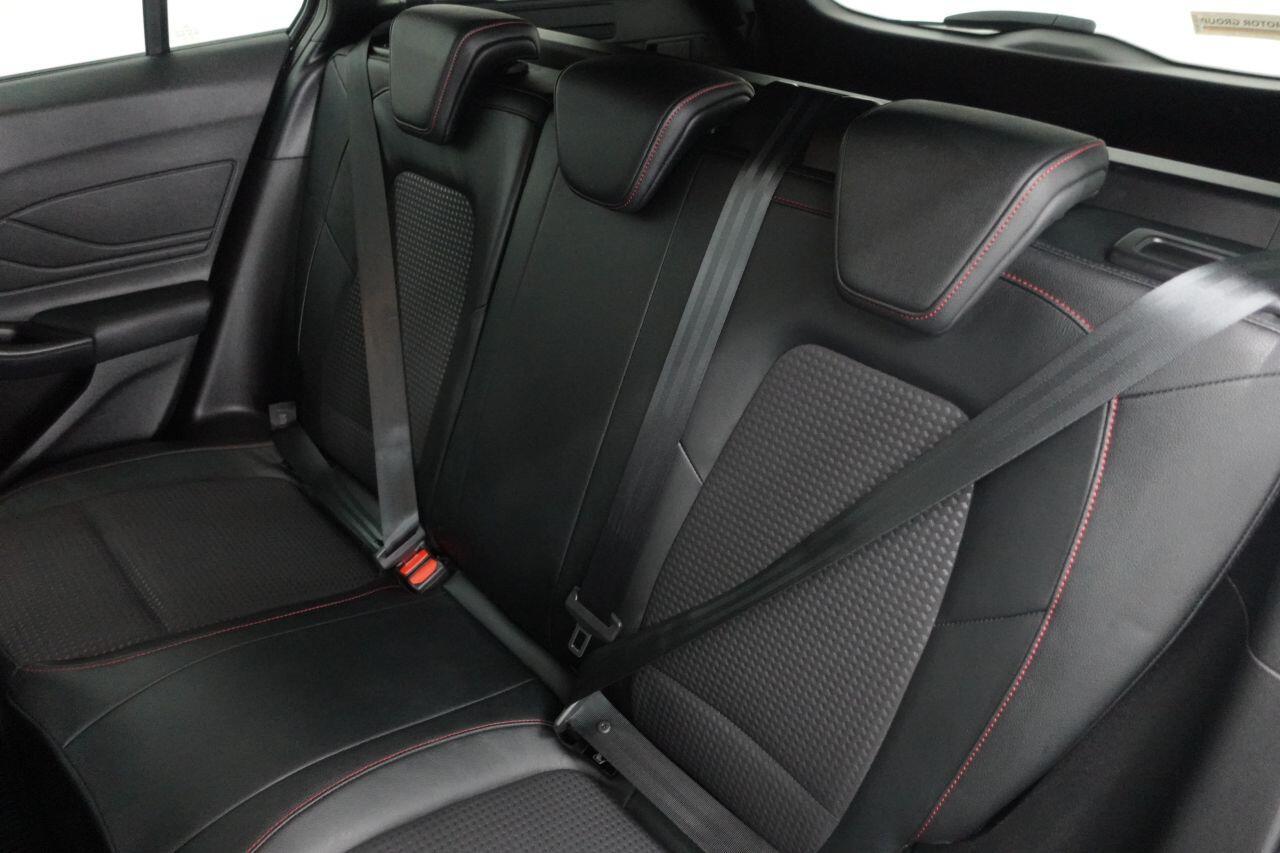 Ford Focus - Image 11