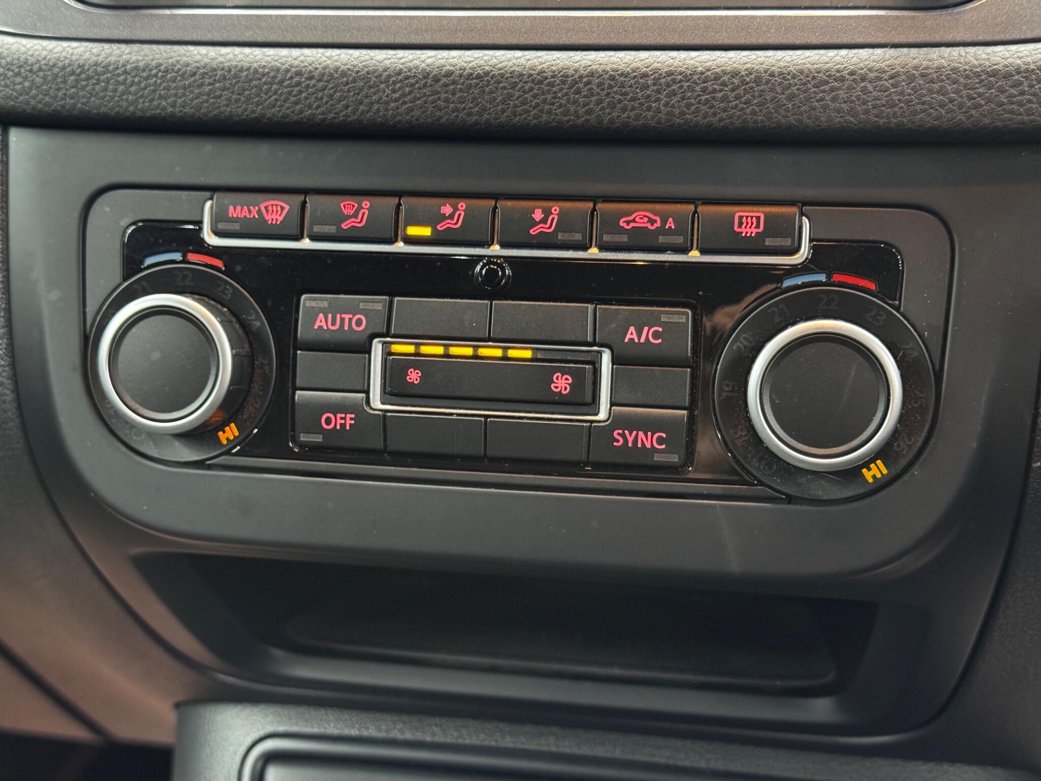 Volkswagen Tiguan - Image 28