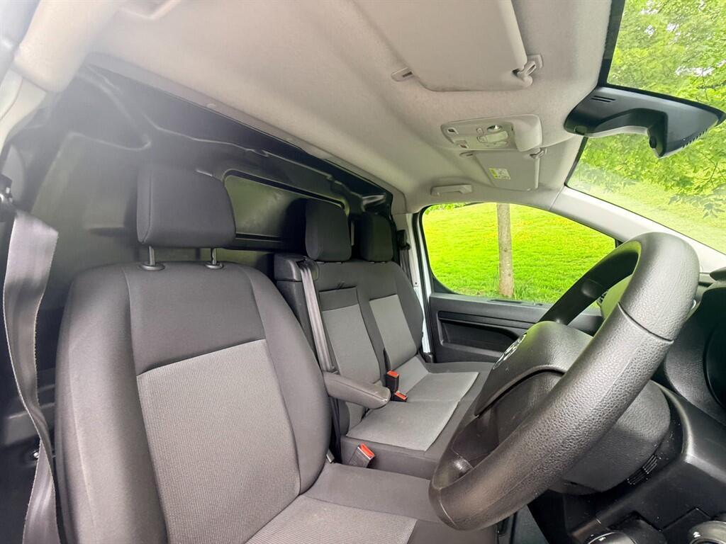 Vauxhall Vivaro - Image 17