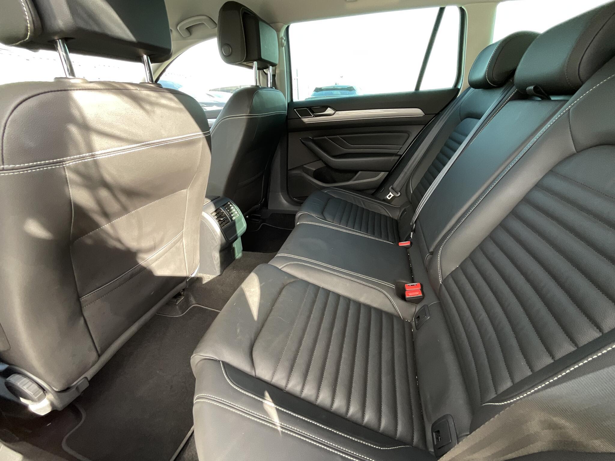 Volkswagen Passat - Image 13