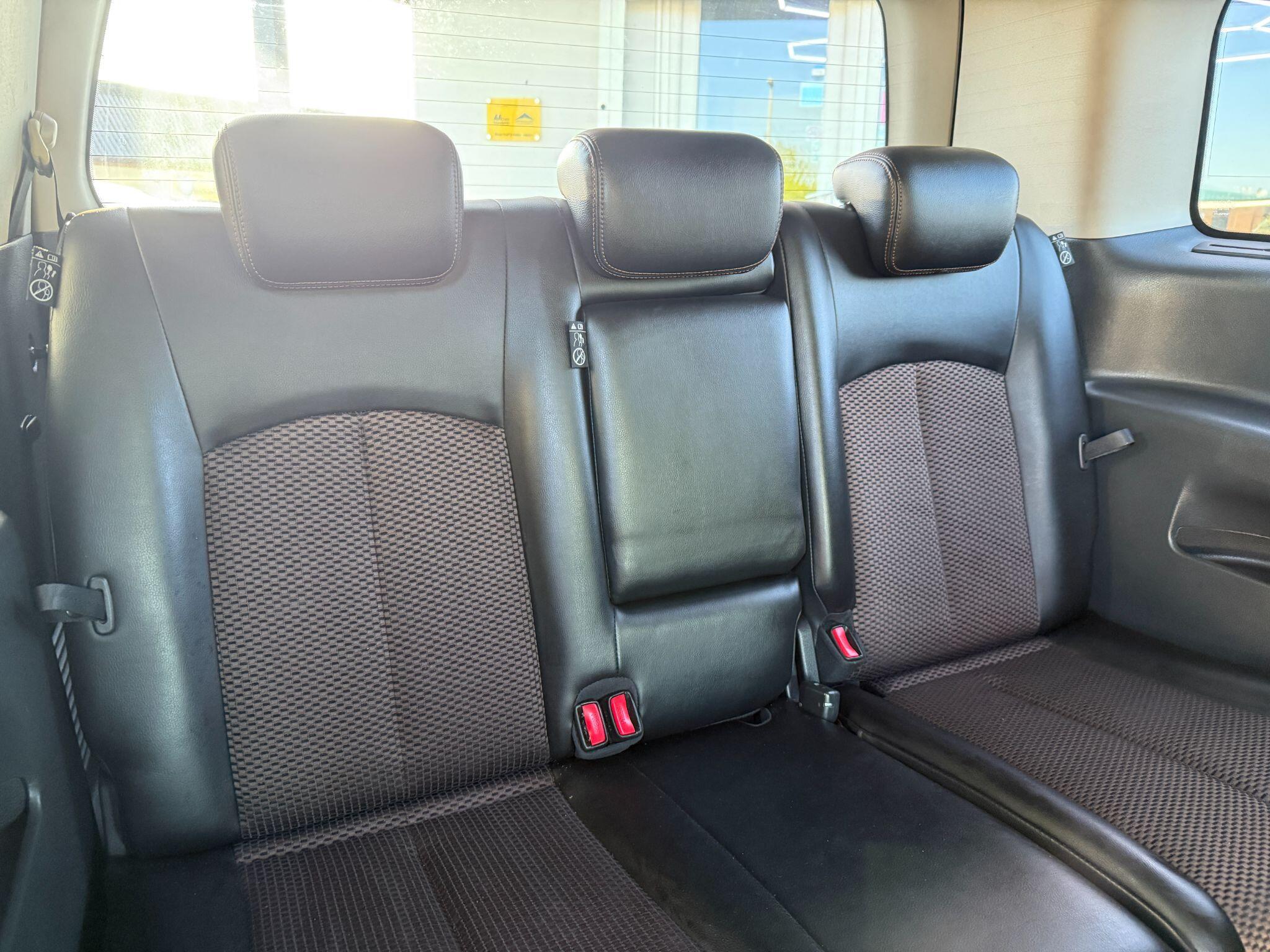 Nissan Elgrand - Image 35