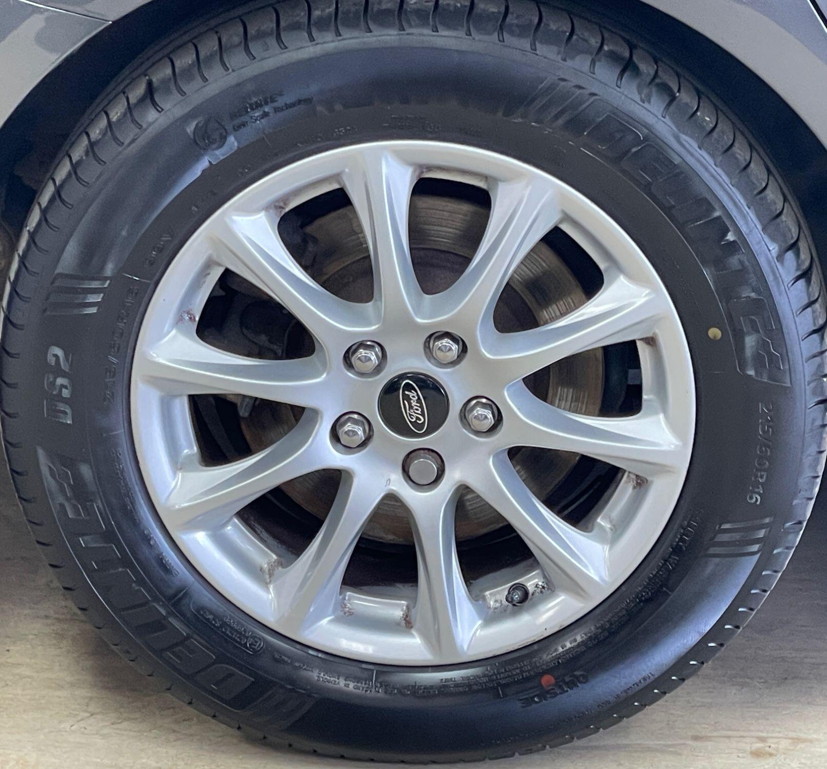 Ford Mondeo - Image 17
