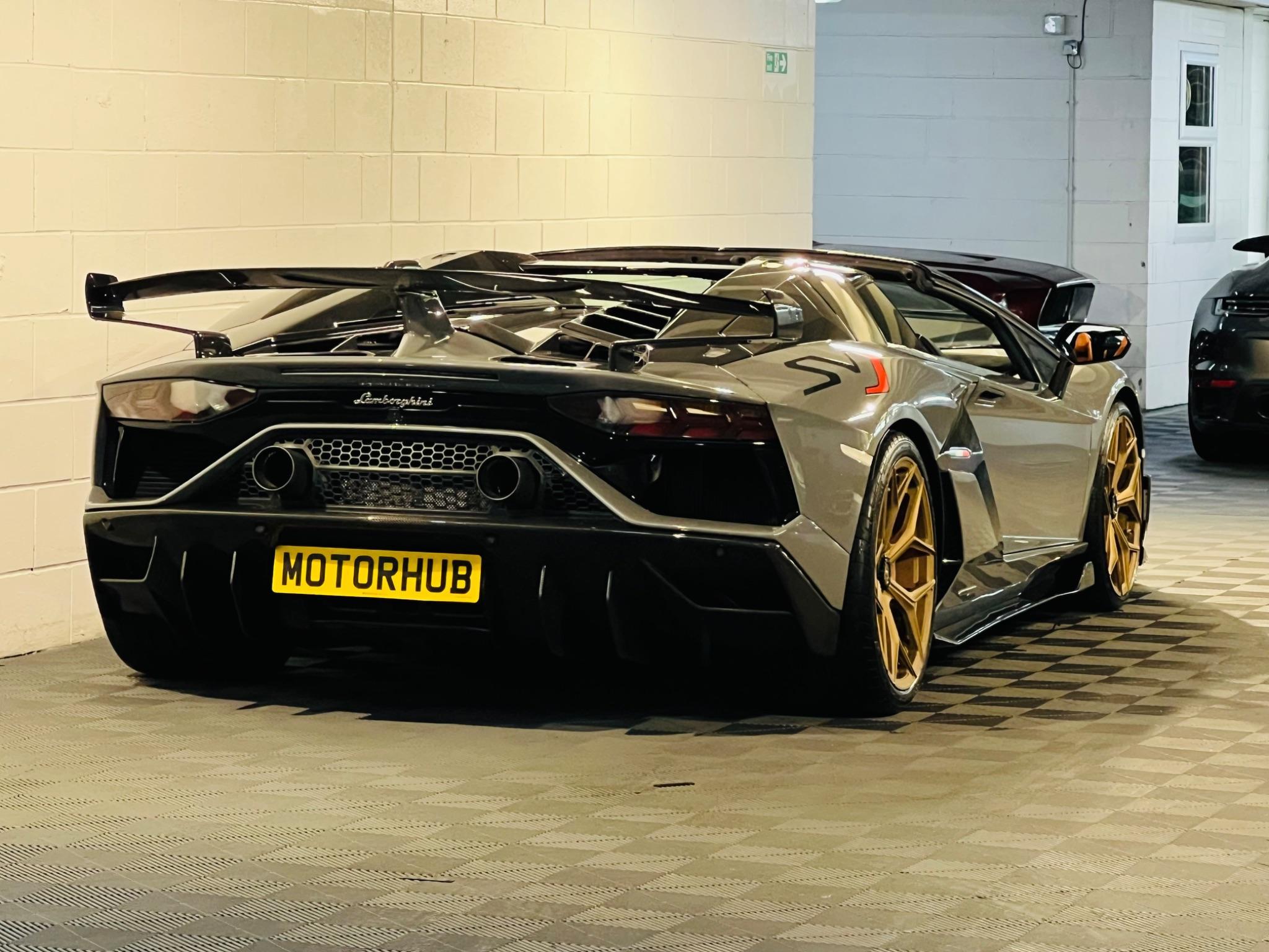 Lamborghini Aventador - Image 10