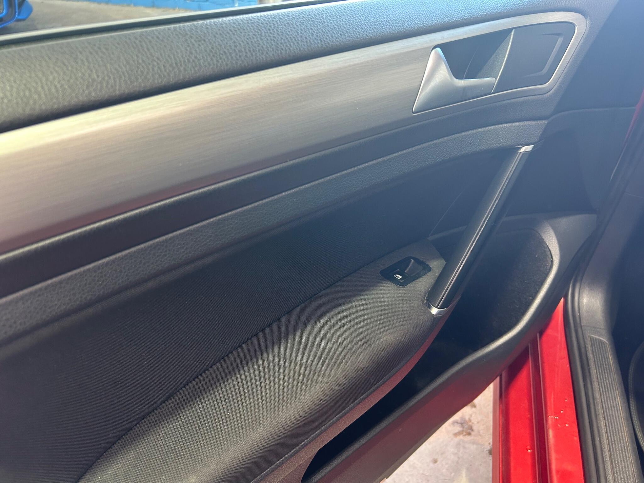 Volkswagen Golf - Image 16