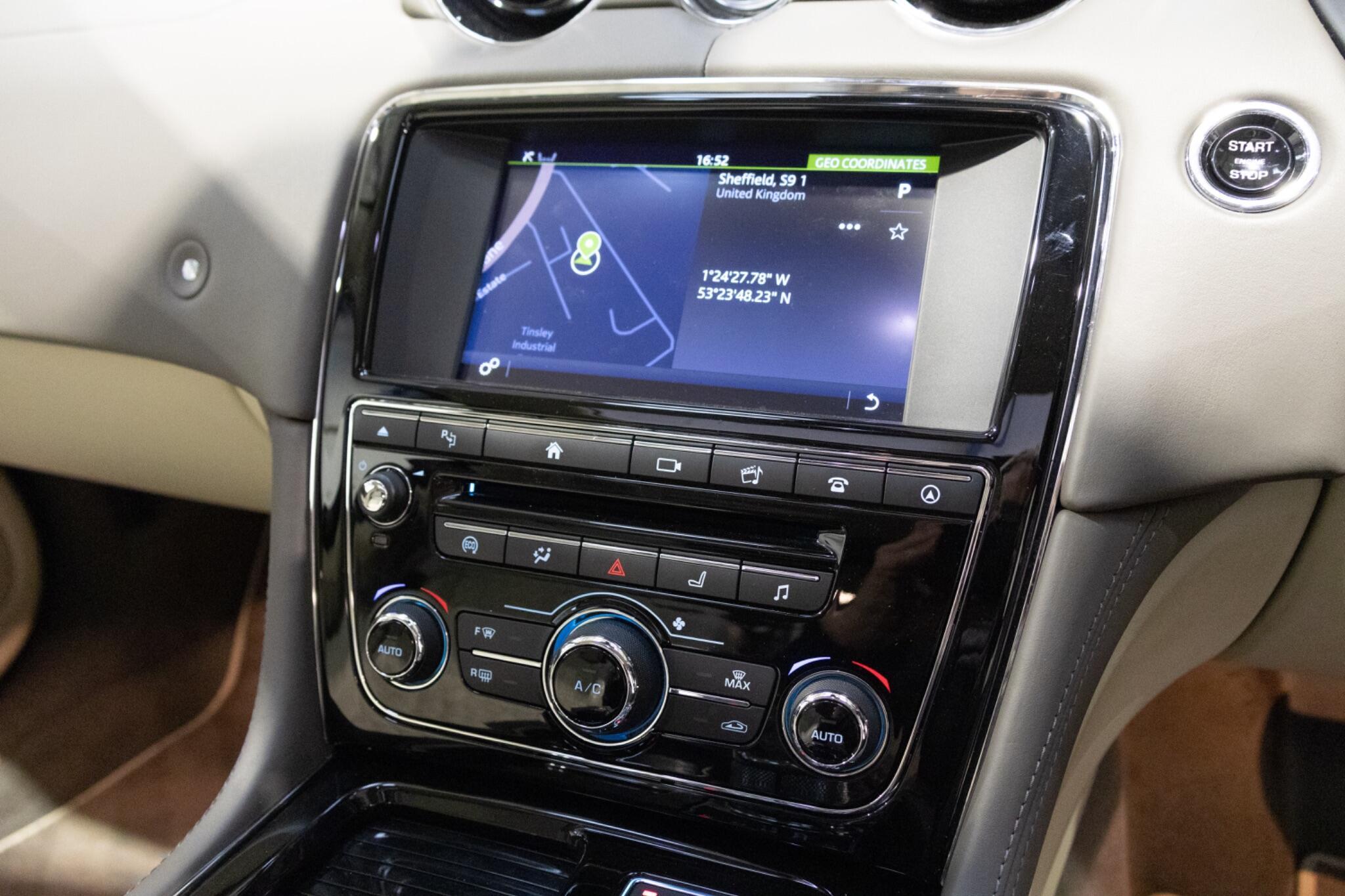 Jaguar XJ - Image 26