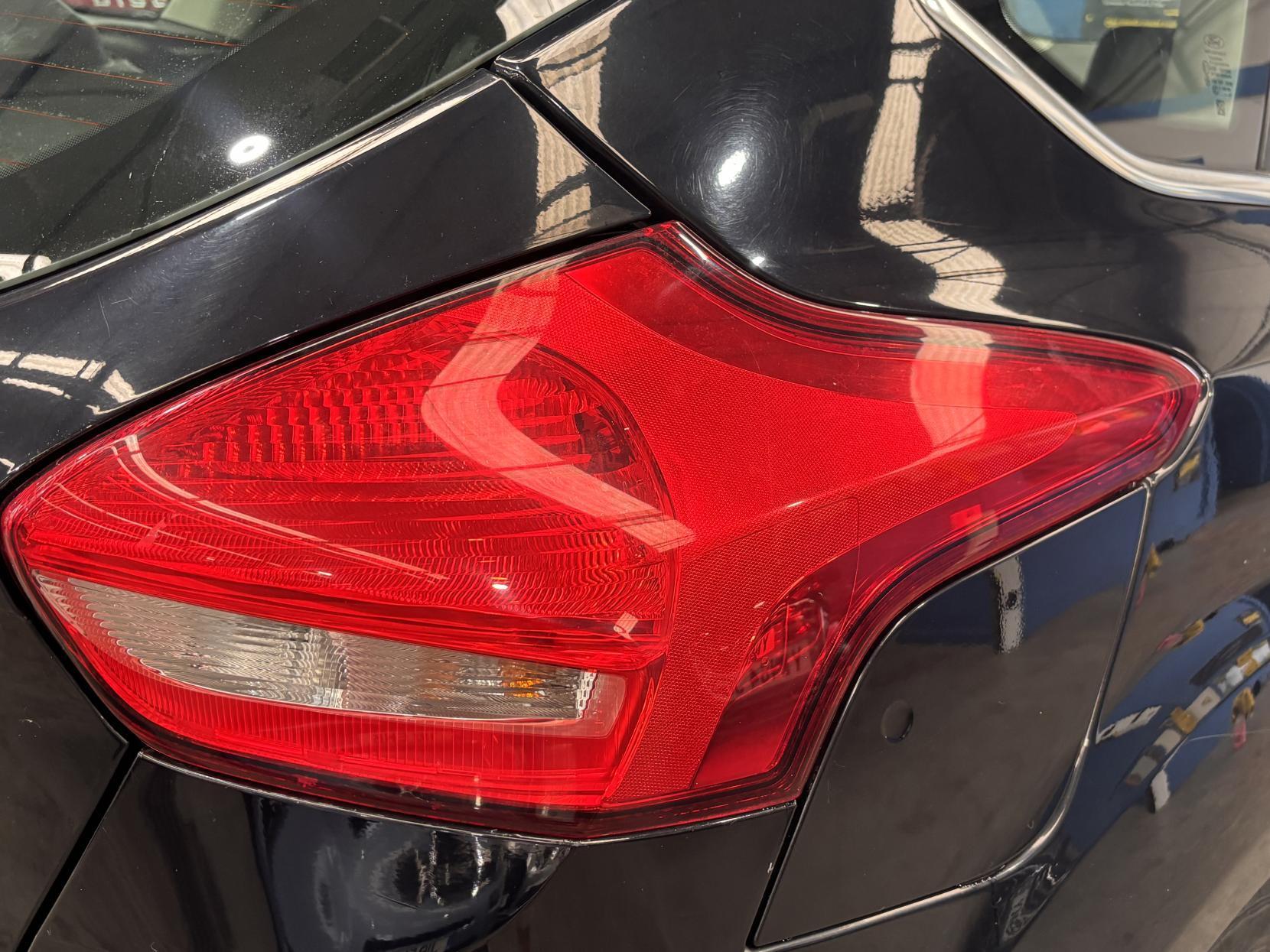 Ford Focus - Image 11