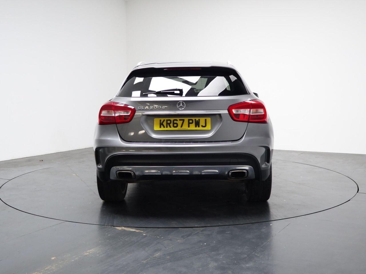 Mercedes-benz GLA - Image 11