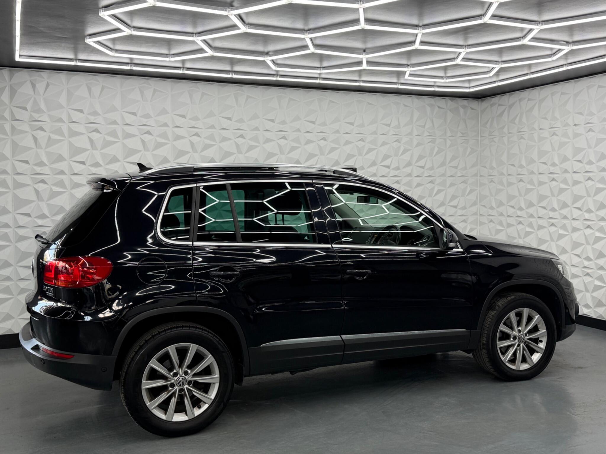 Volkswagen Tiguan - Image 8