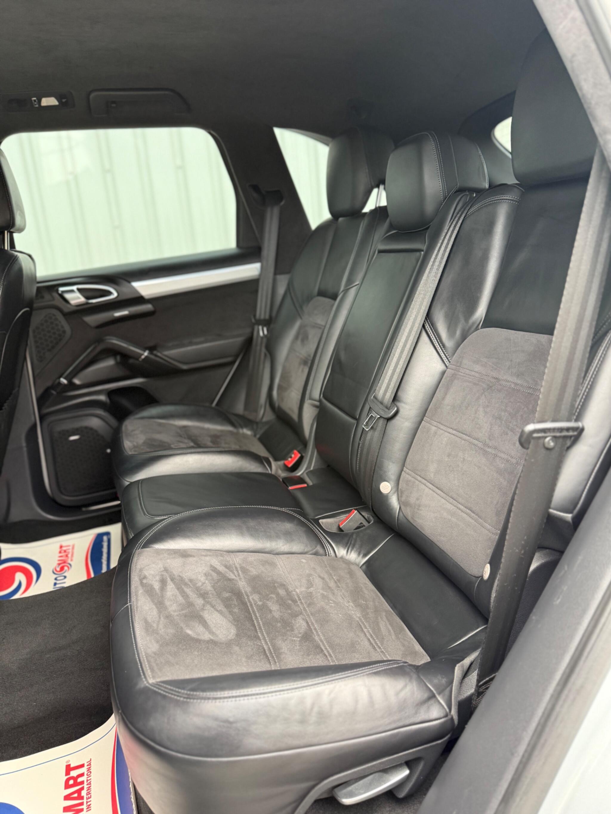 Porsche Cayenne - Image 31