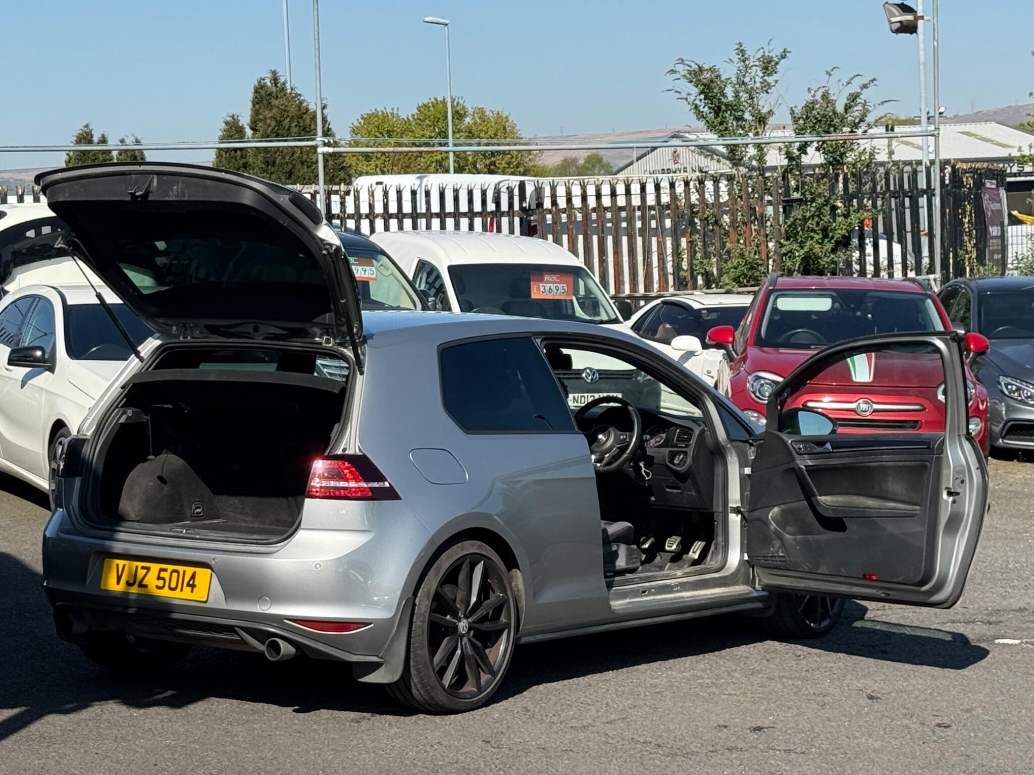 Volkswagen Golf - Image 14