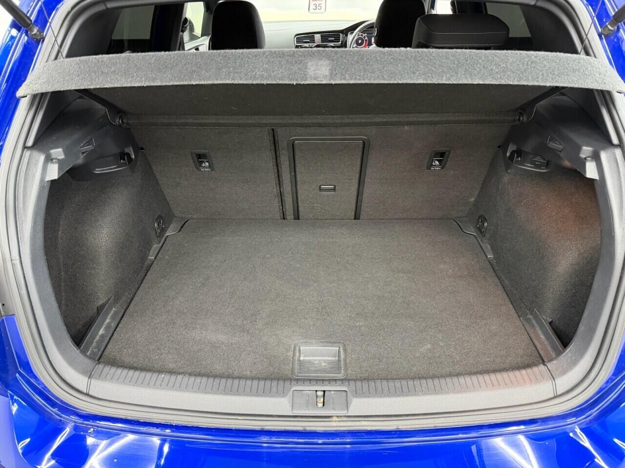 Volkswagen Golf - Image 19