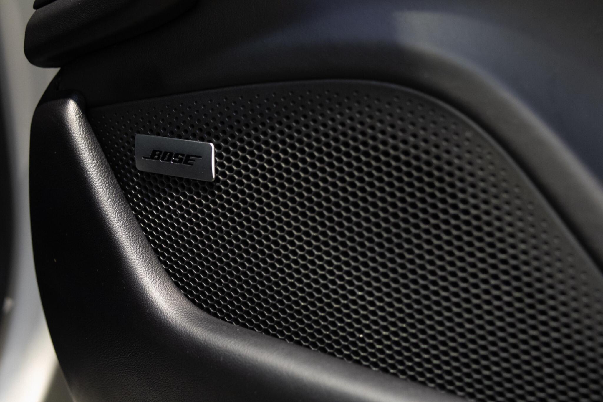 Porsche Taycan - Image 18