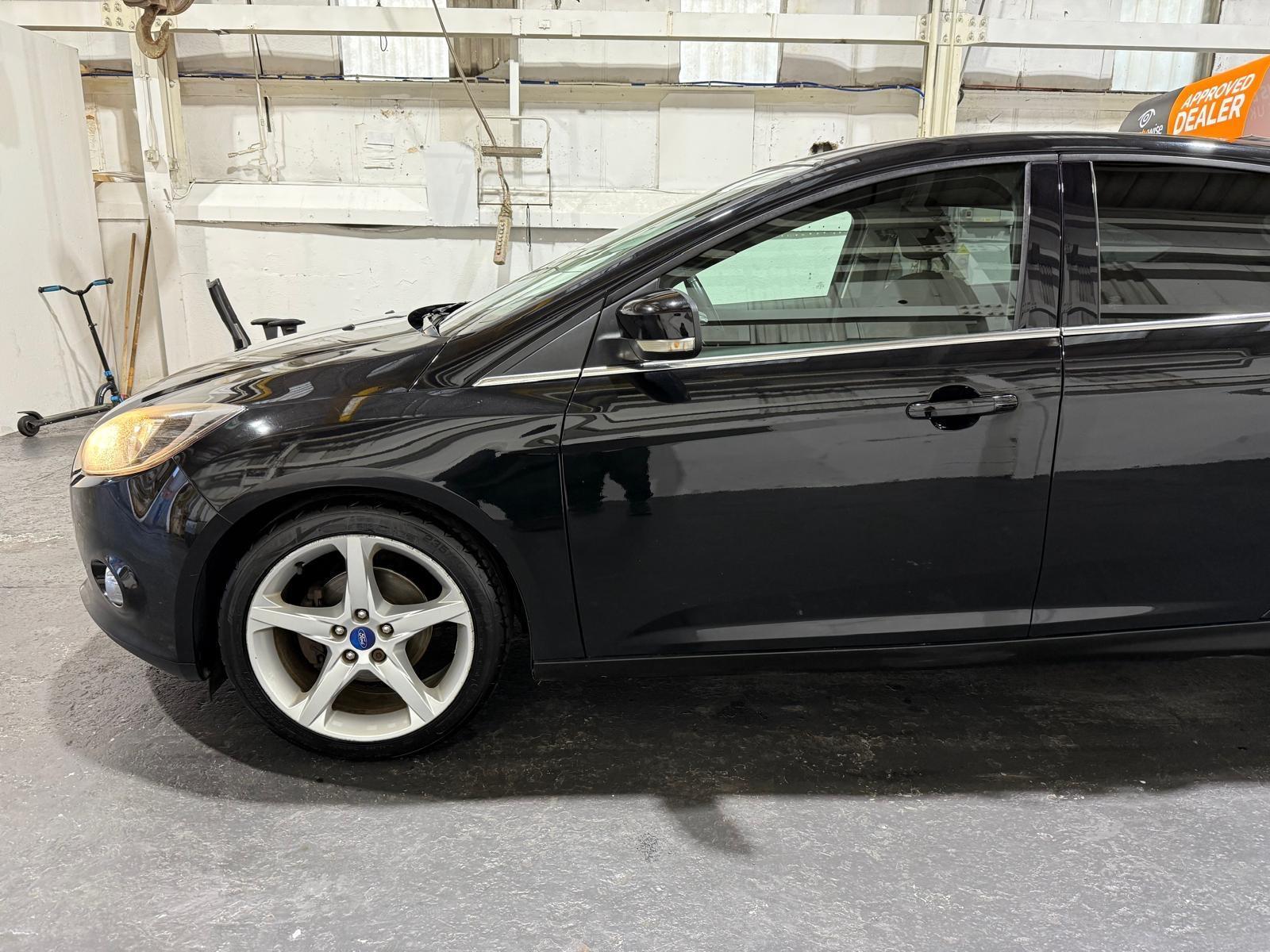 Ford Focus - Image 11