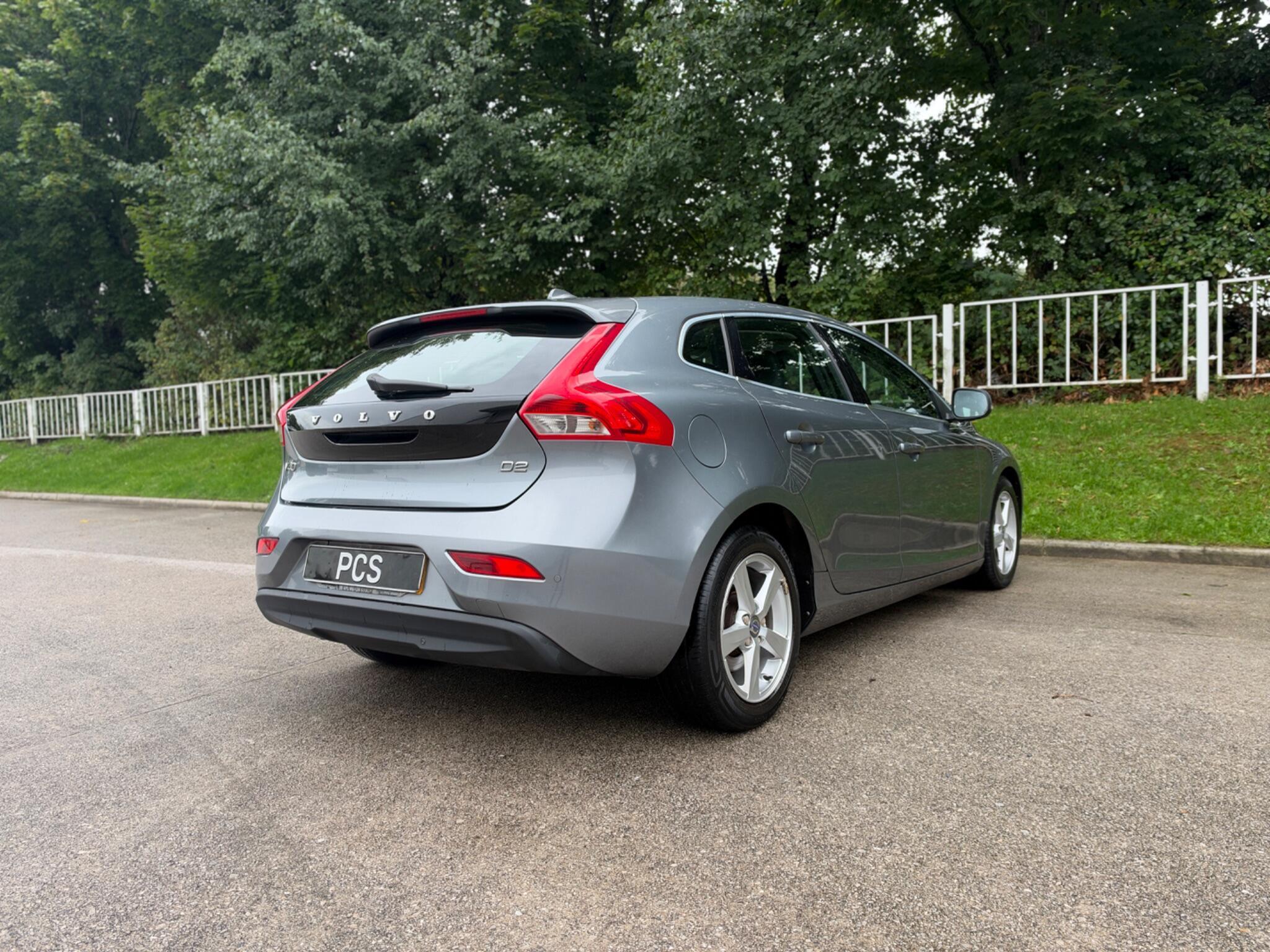 Volvo V40 - Image 11