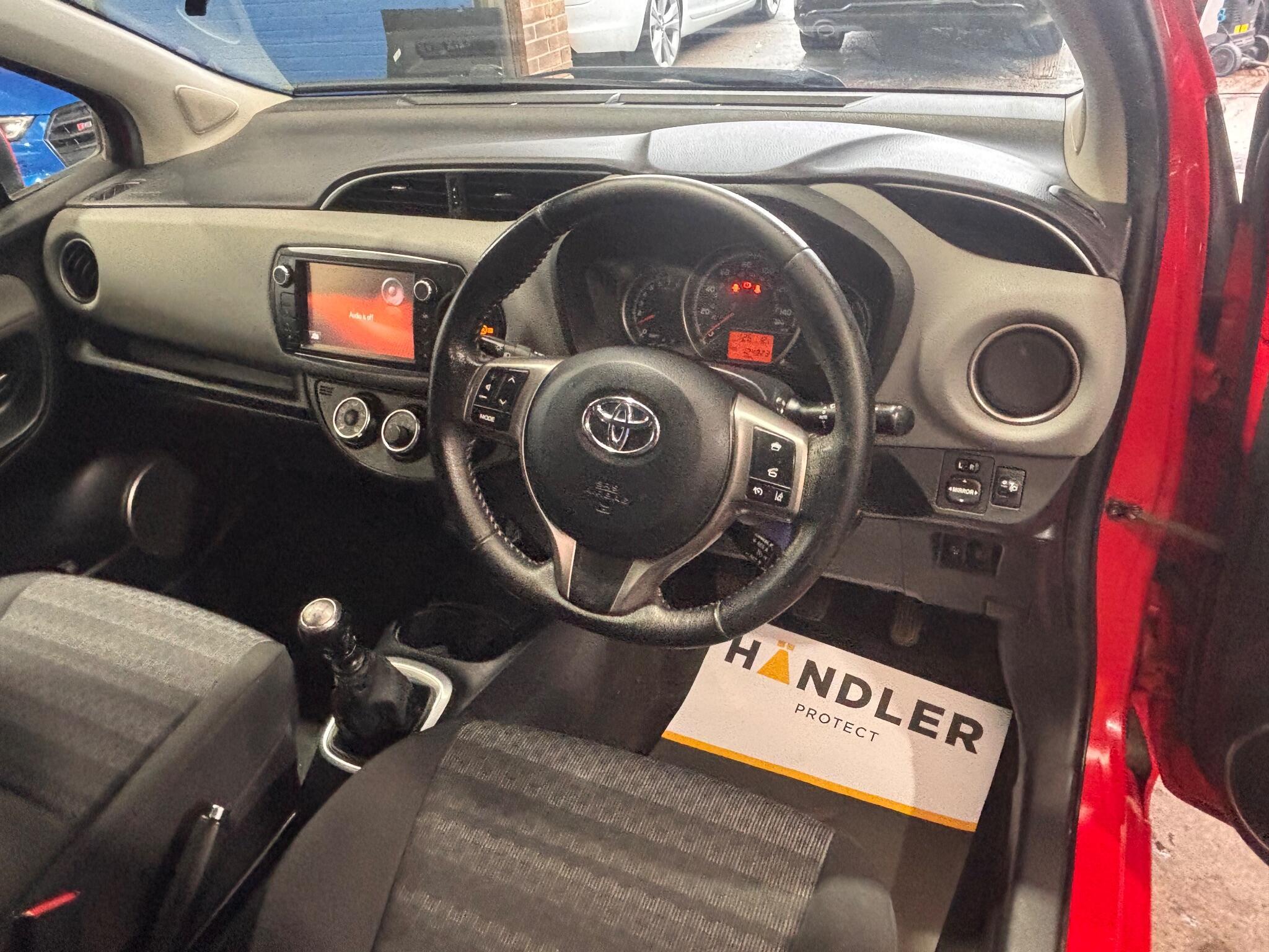 Toyota Yaris - Image 18