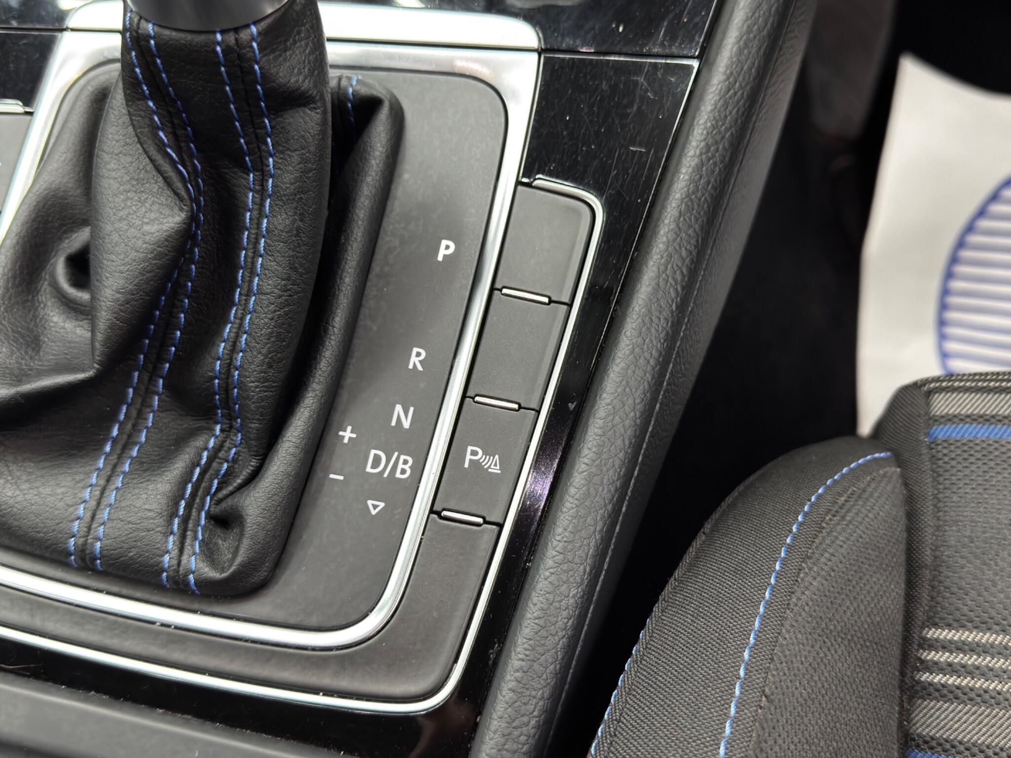 Volkswagen Golf - Image 26