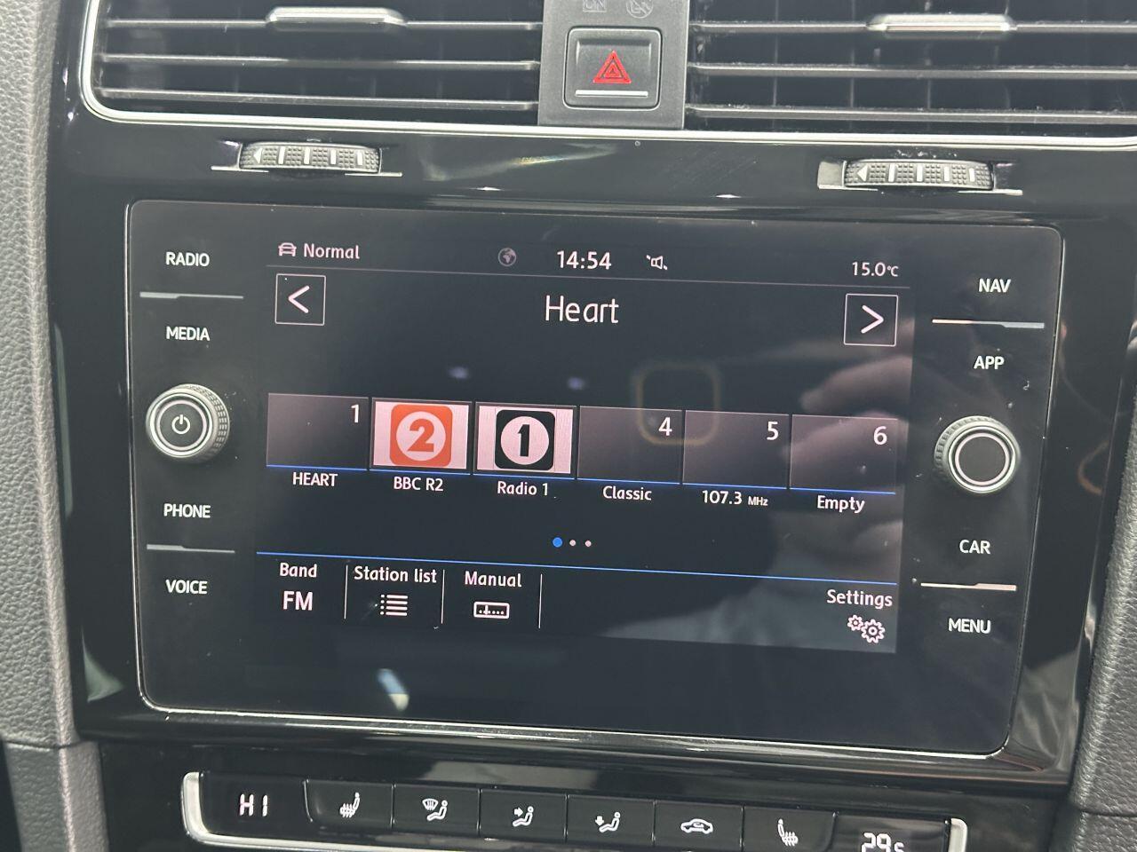 Volkswagen Golf - Image 32