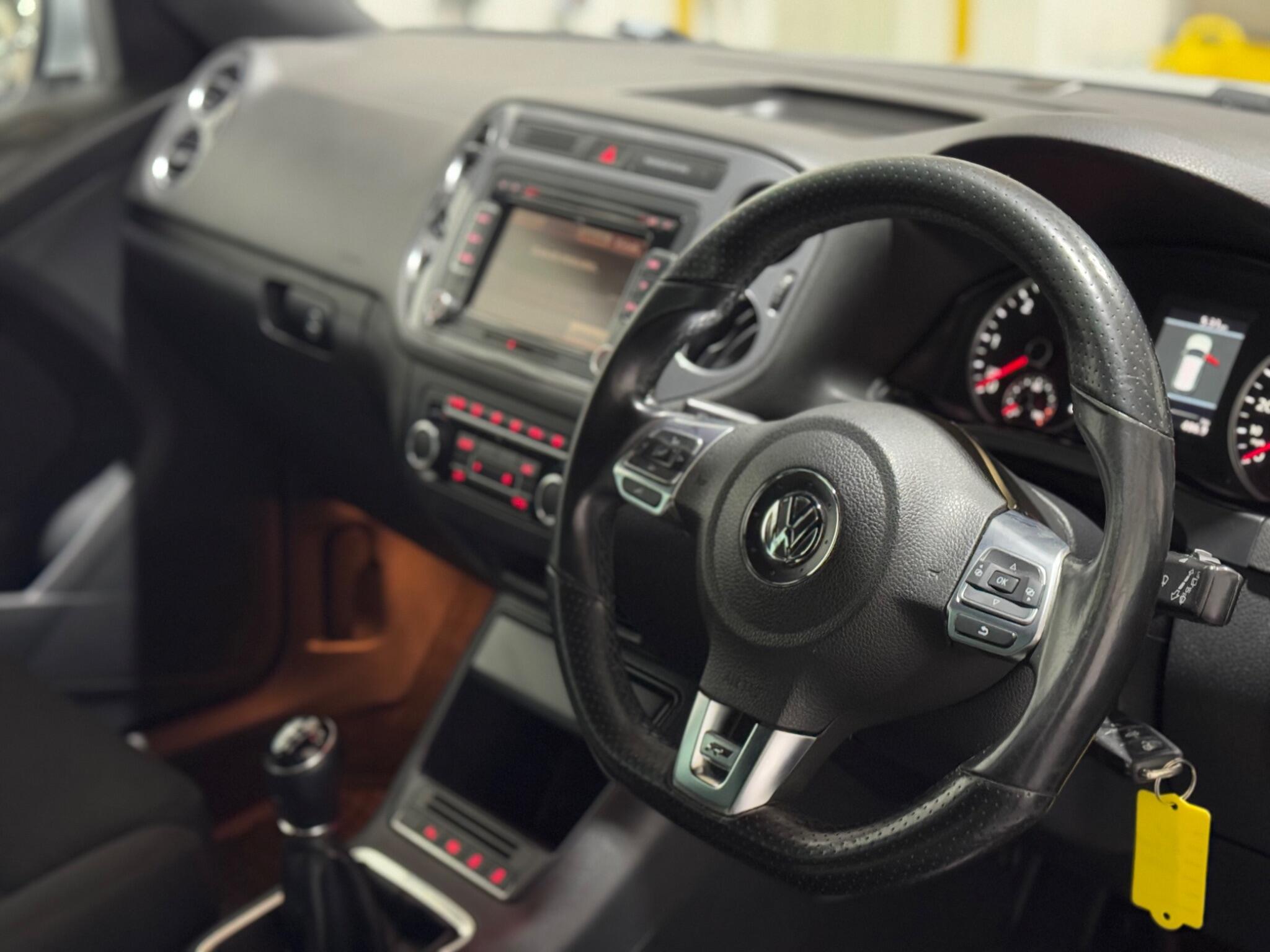 Volkswagen Tiguan - Image 36