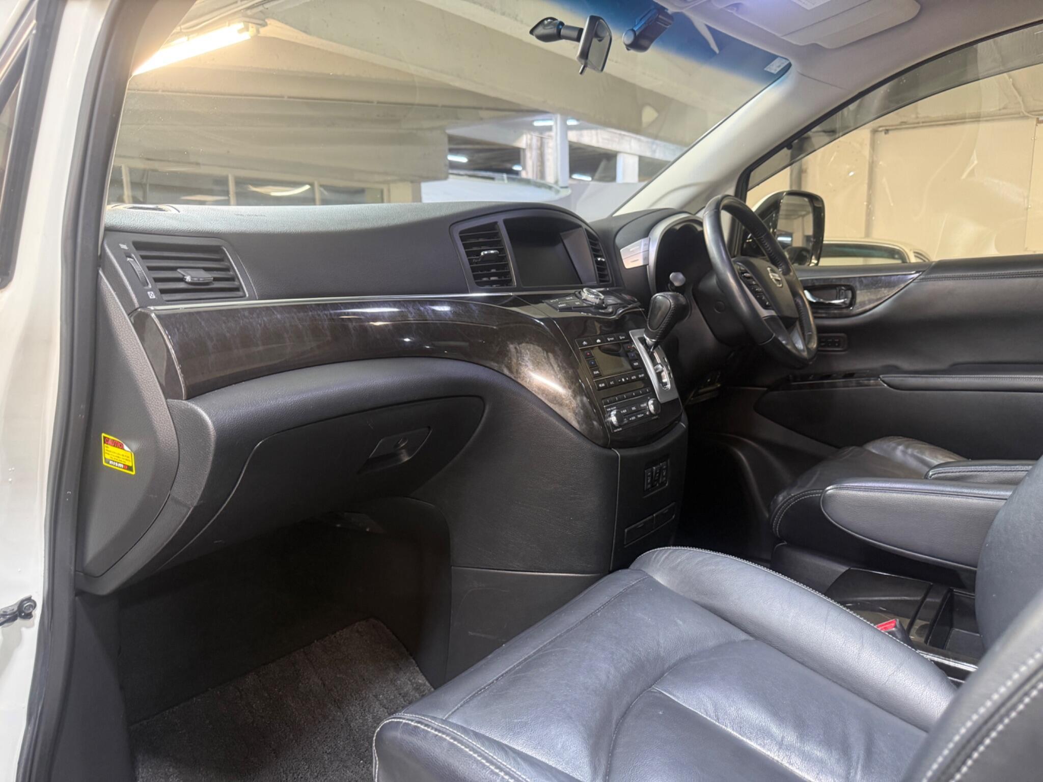 Nissan Elgrand - Image 12